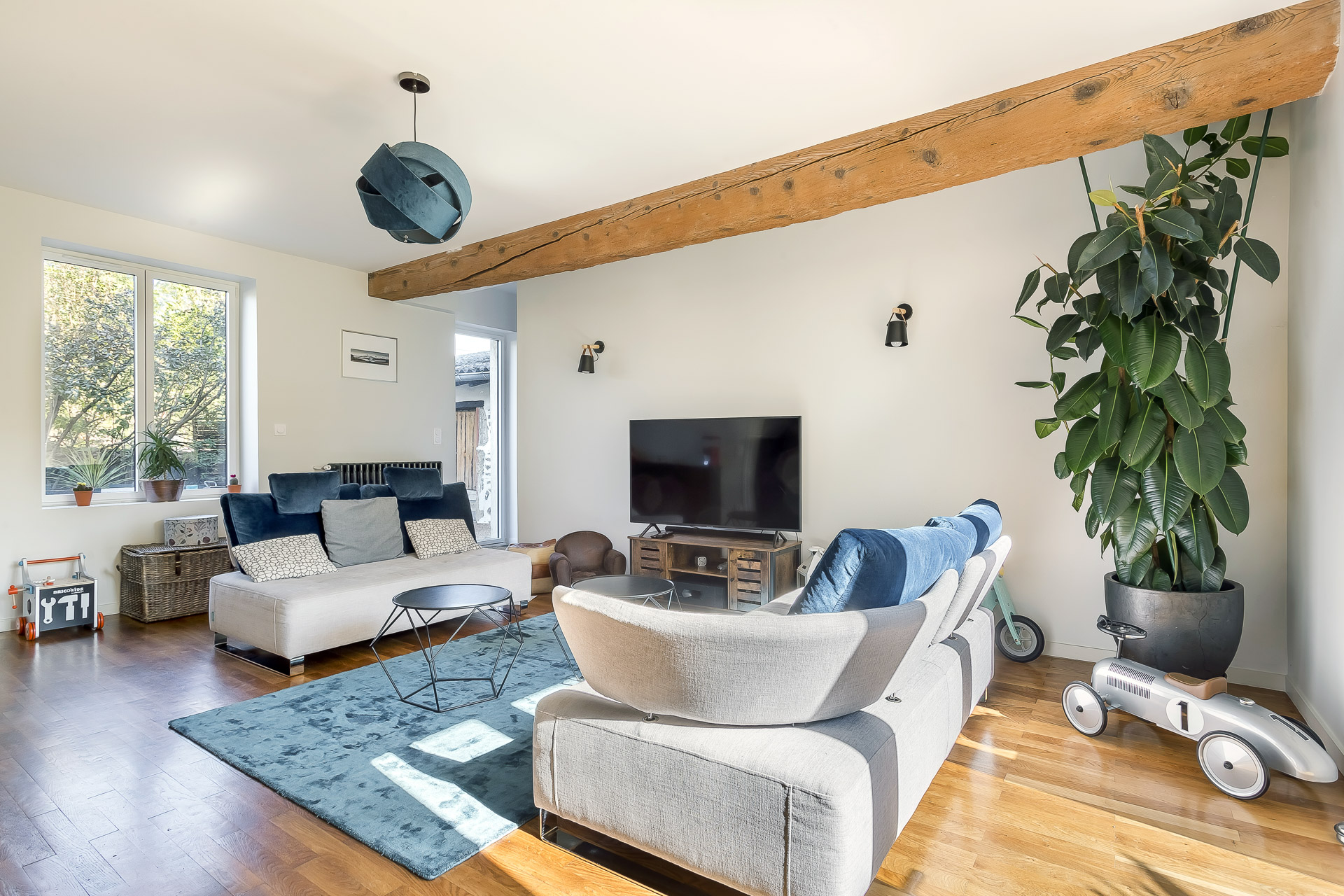 Garden apartment in charming property