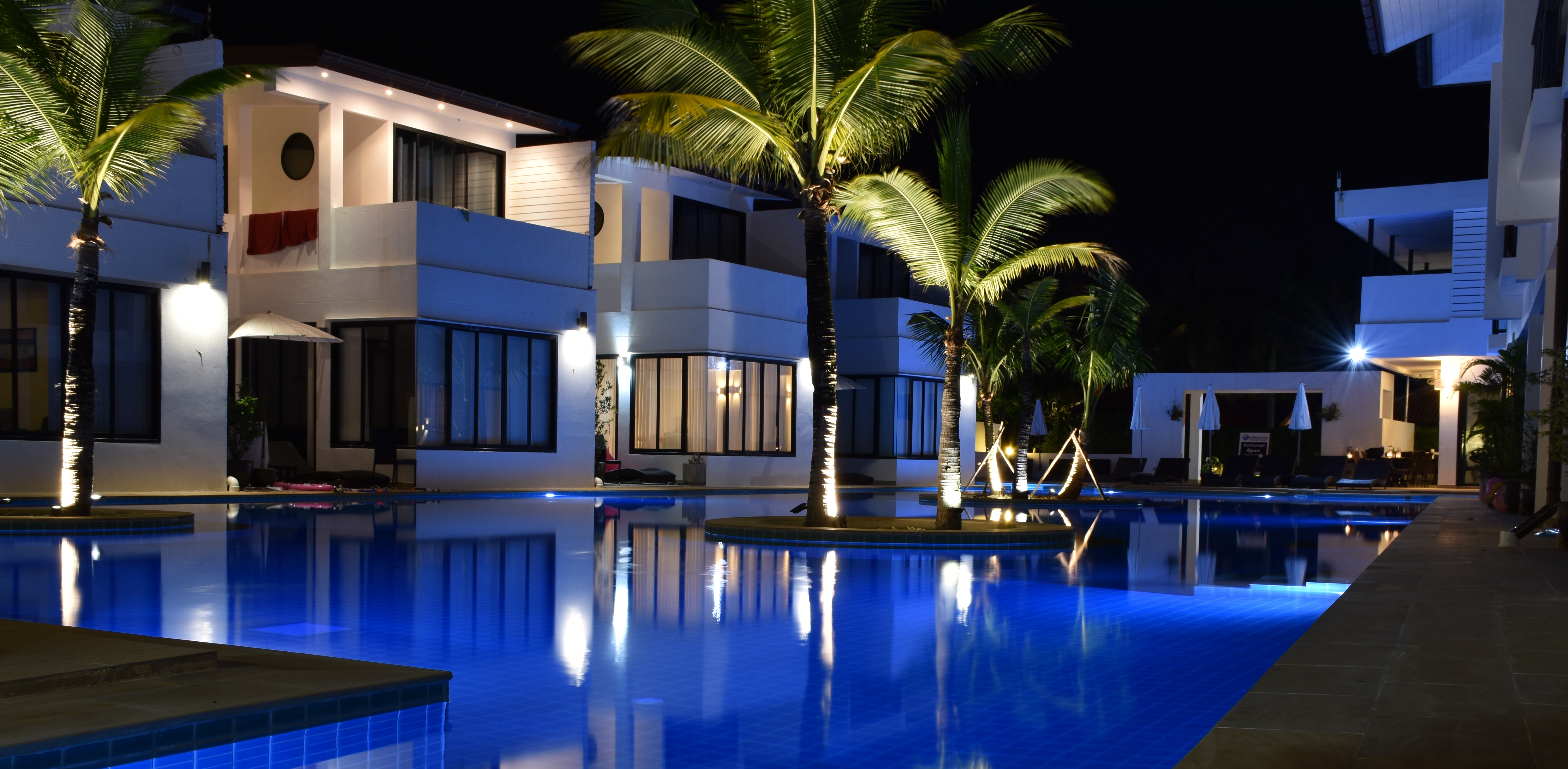 Pool Access Apartments with 3 bedrooms