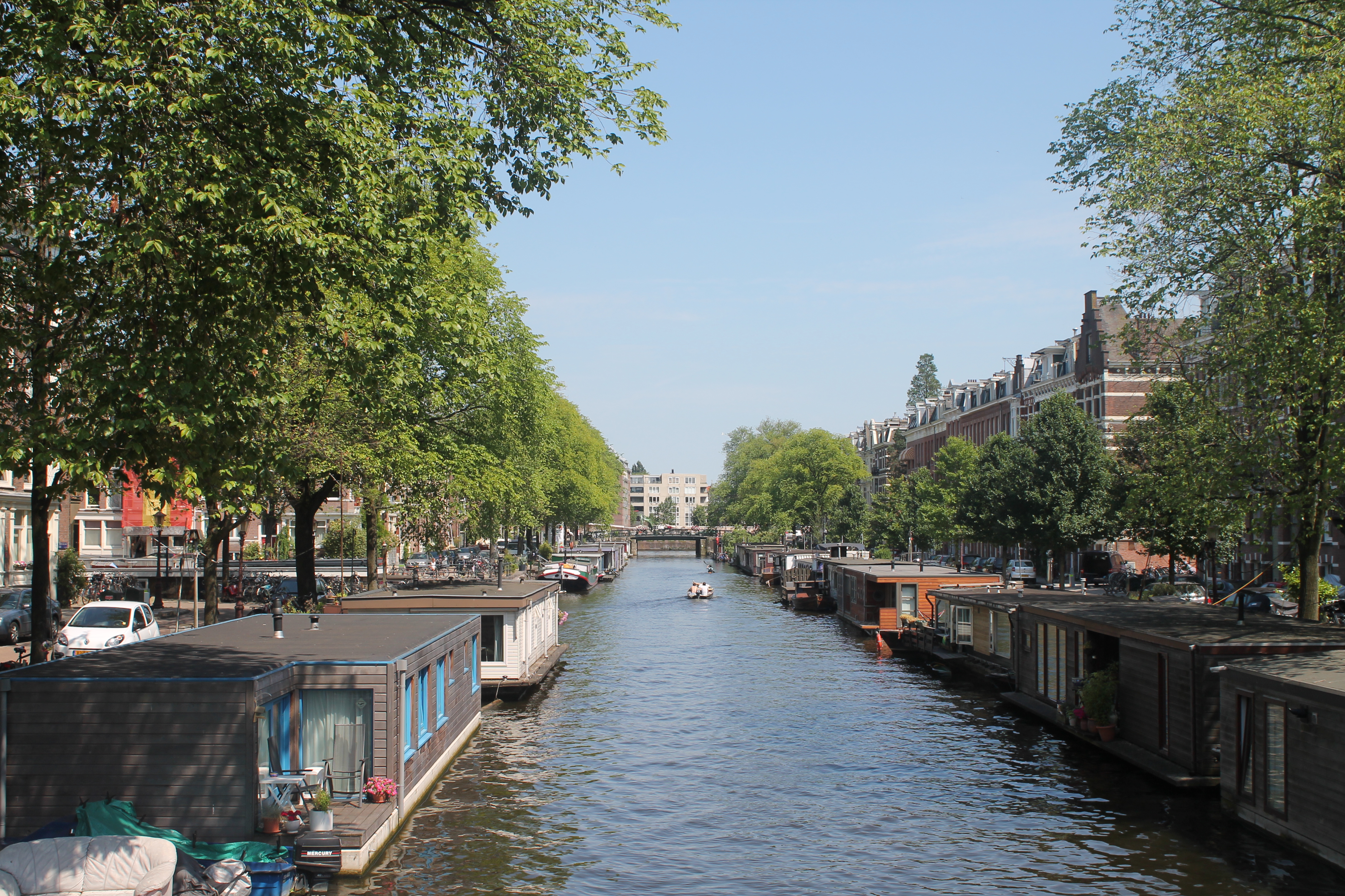 Lovely & comfortable apartment with canal view โ Amsterdam stay