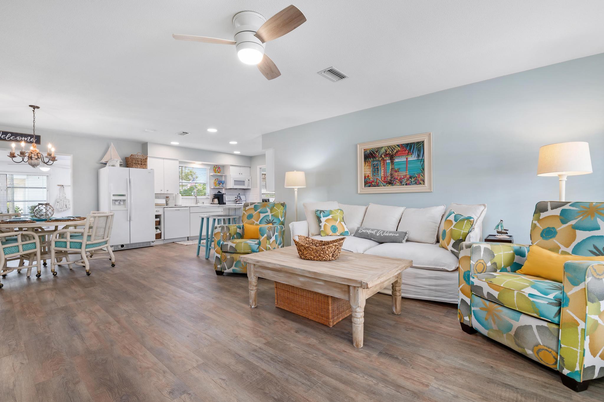 Available now. Cottage near beach, downtown Venice