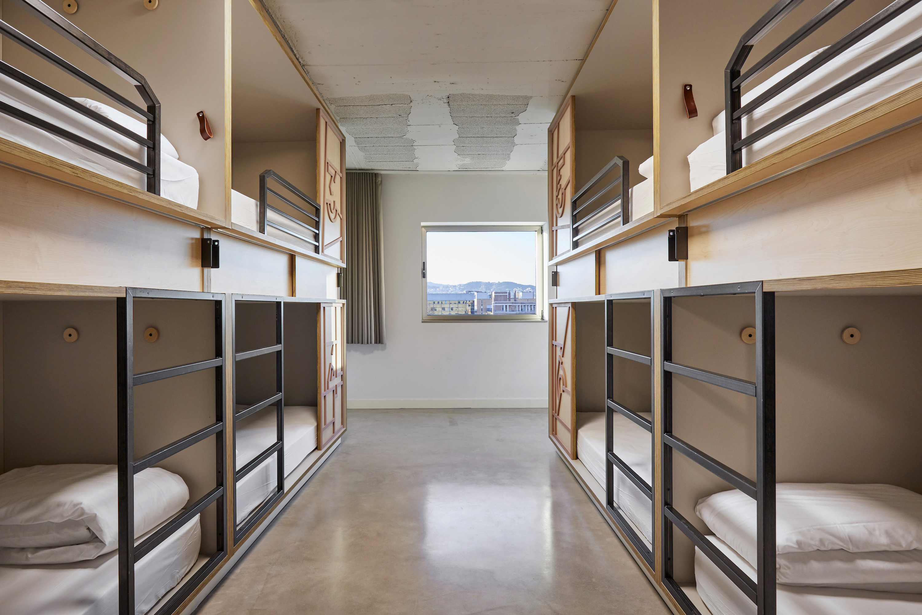 Bed in a shared mixed room for 8 pax. Unite Hostel