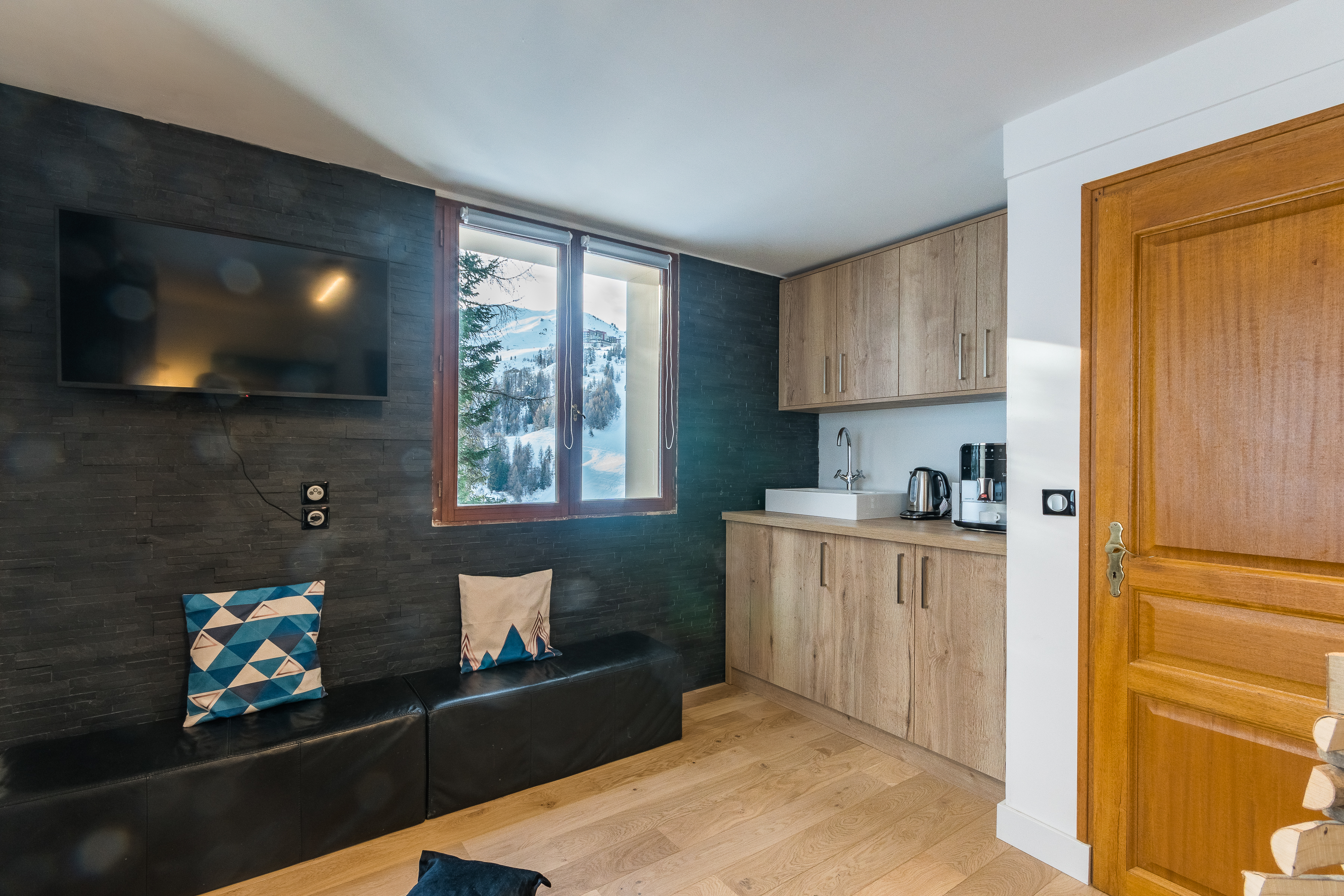 Chalet Antonin La Plagne 1800 300m from the slopes!