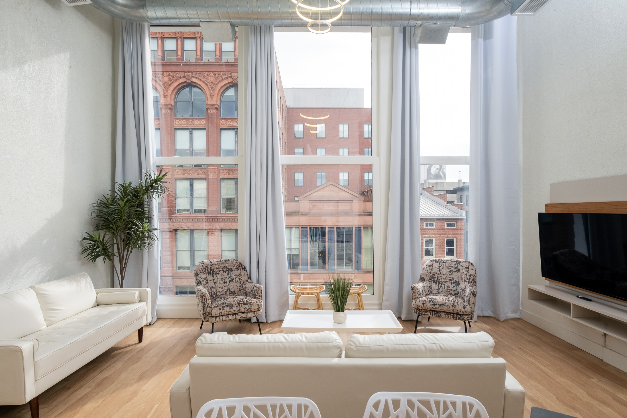 Lou-City Penthouse Suite by Hollyhock Suites - Condominiums