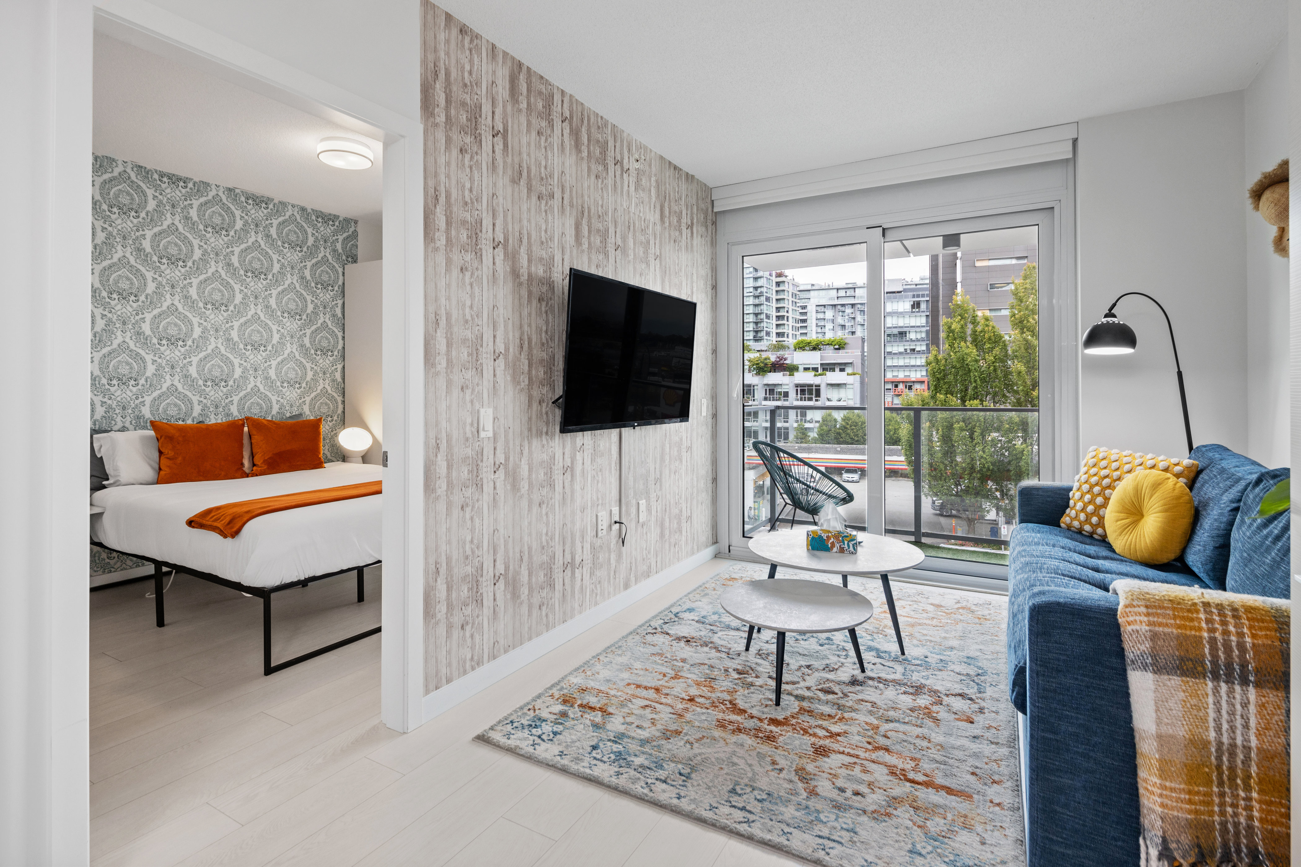AC/Gym/Skytrain/3 Beds/Sleep 5 Adults!