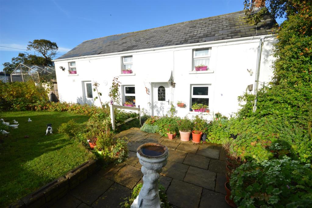Carmarthenshire Cottage Cottages for Rent in Bancyfelin, Wales