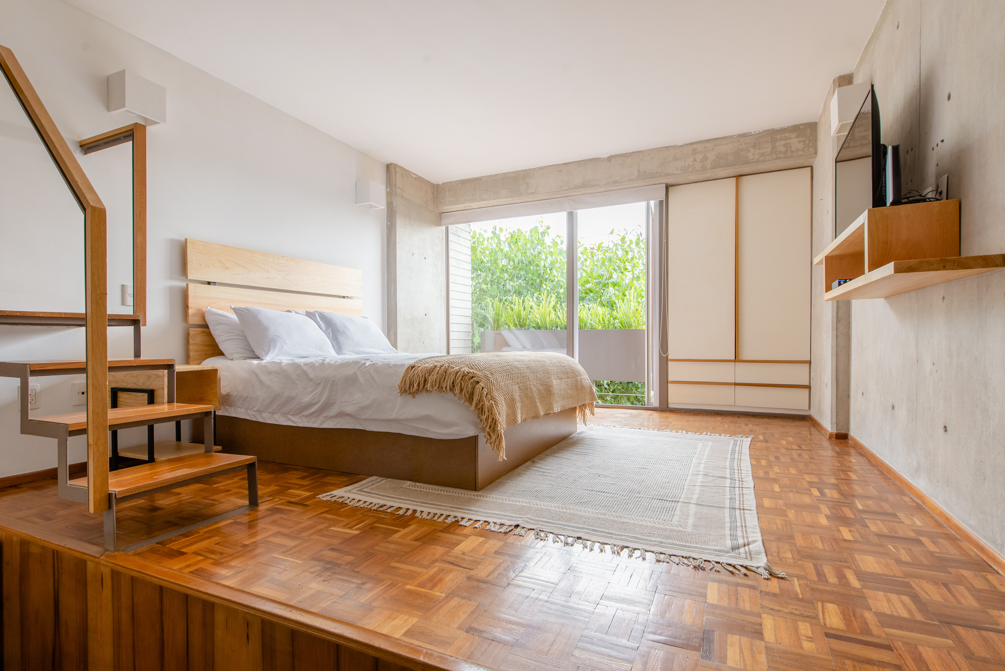 Hotel room🏨, pet friendly🦮 & parking space🚘 (201)