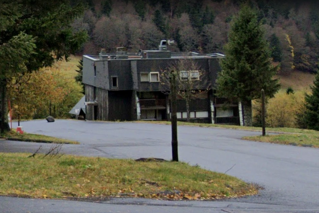 Studio with a view to the mountain at the foot of the Sancy