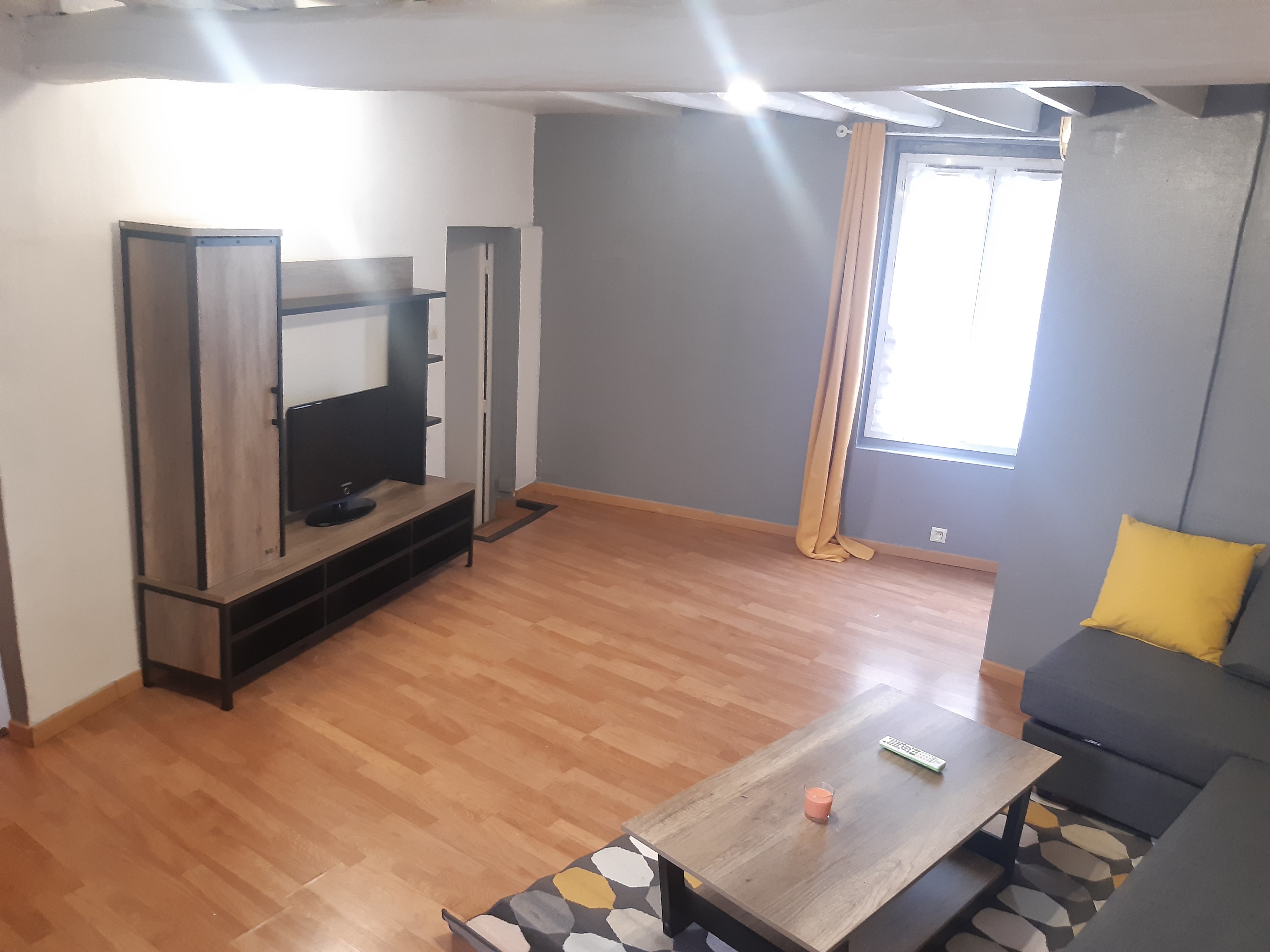 Chartres, nice renovated apartment near train station. Apartments for