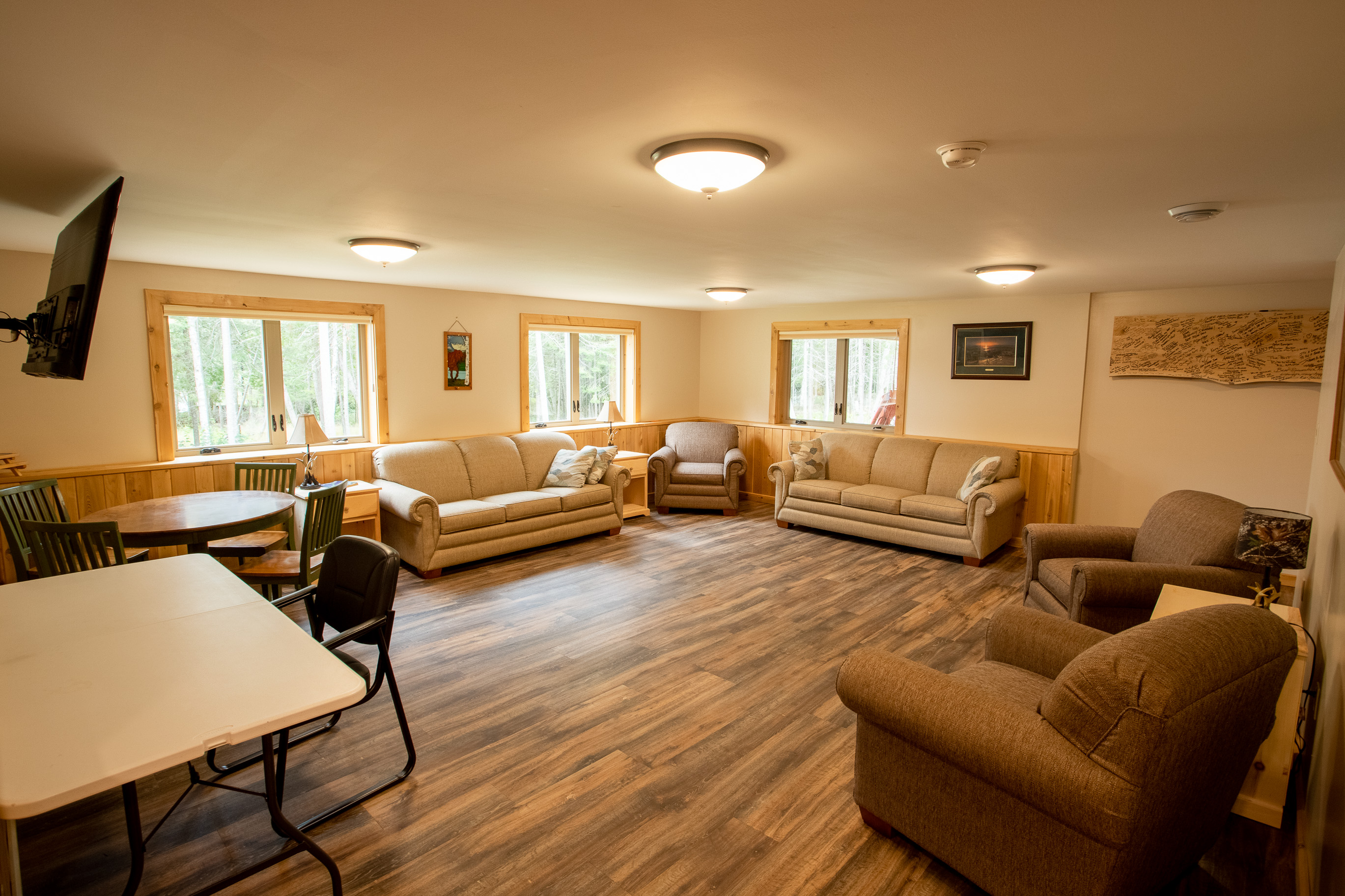 Three-Bedroom Lake-Front Apartment on Long Lake! - Gästesuiten zur