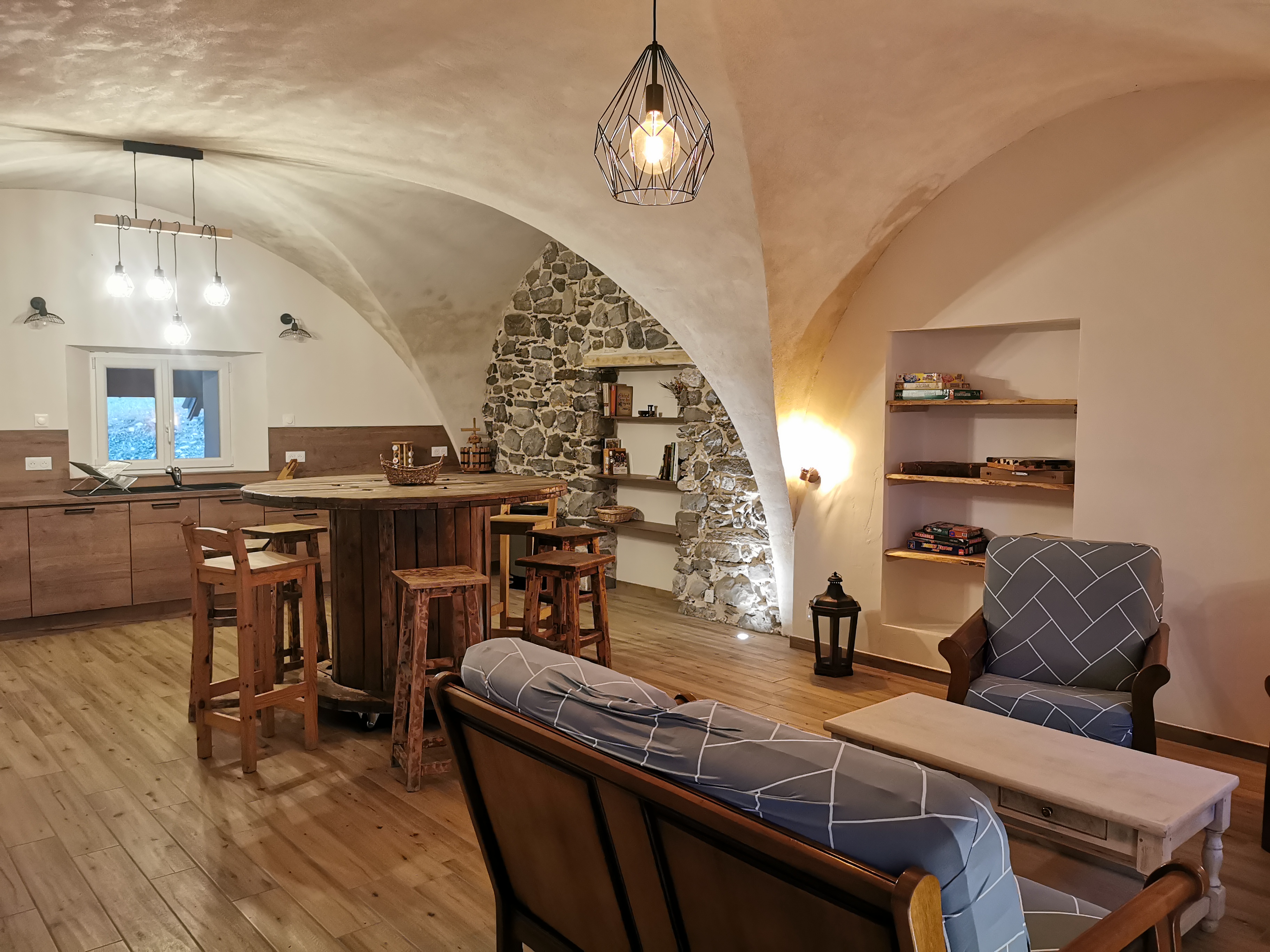 Brand new accommodation 10 min from stations