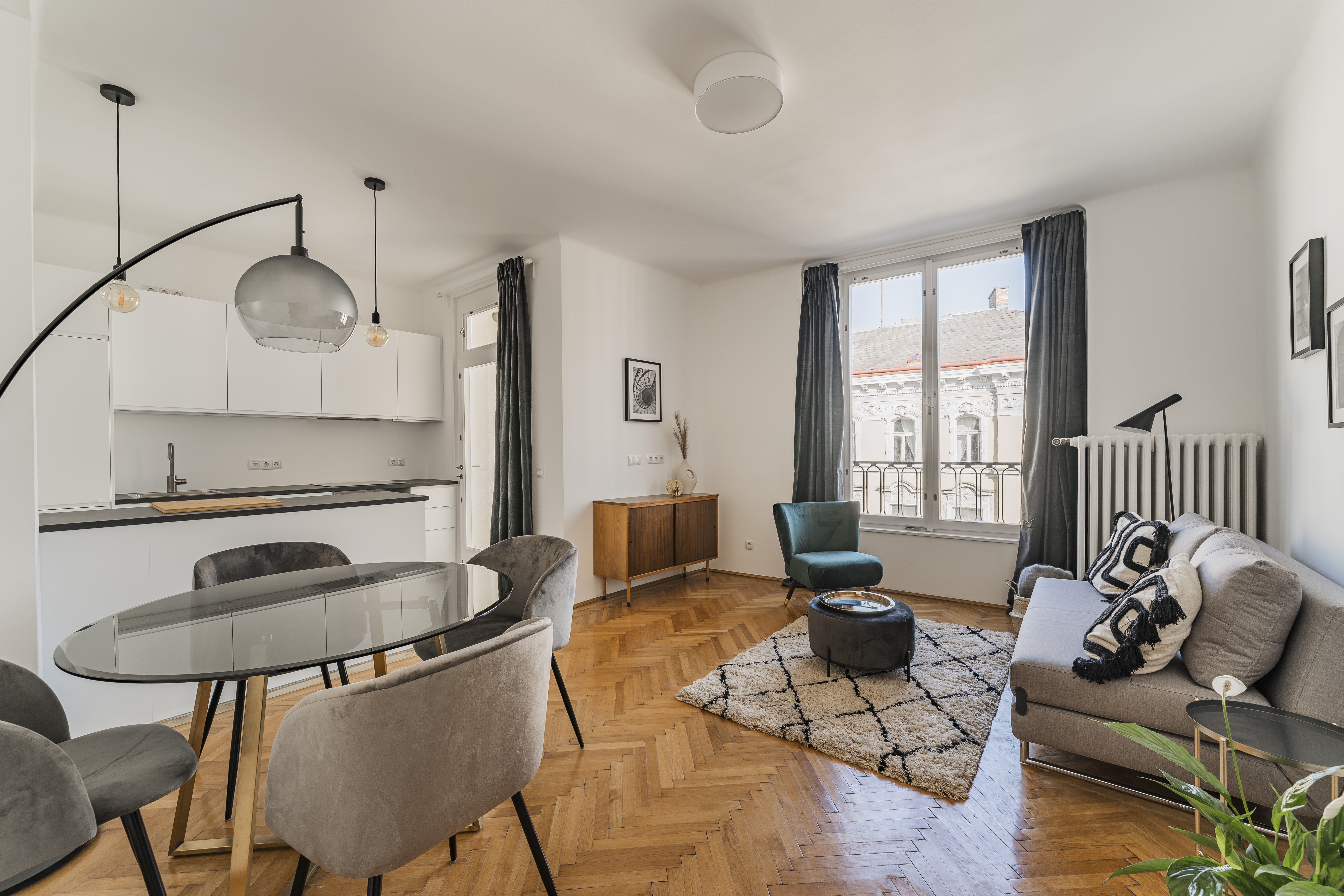 STYLISH BOHO CITY APARTMENT WITH BALCONY