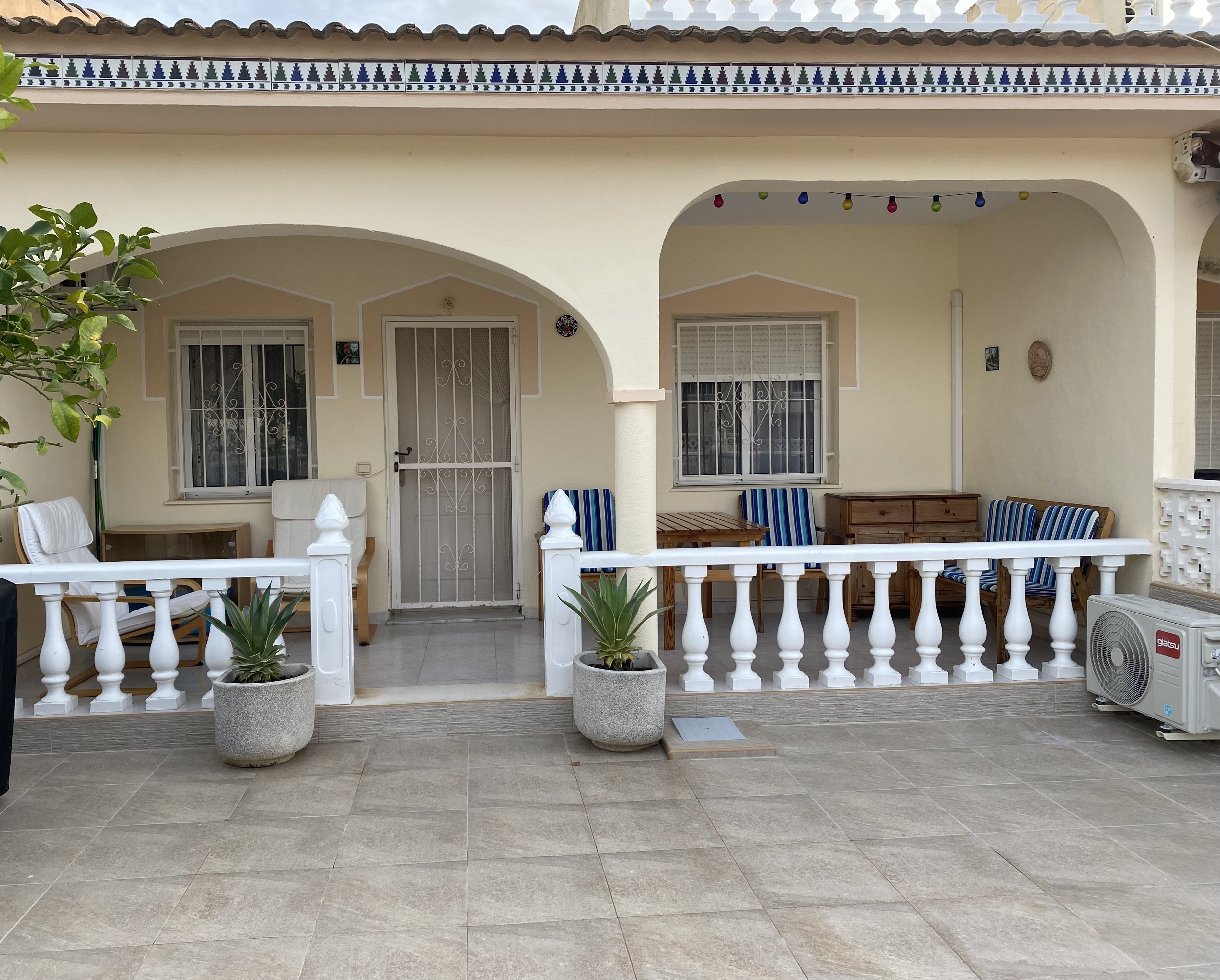 Cheerful 2 Bed Townhouse in Dona Pepa