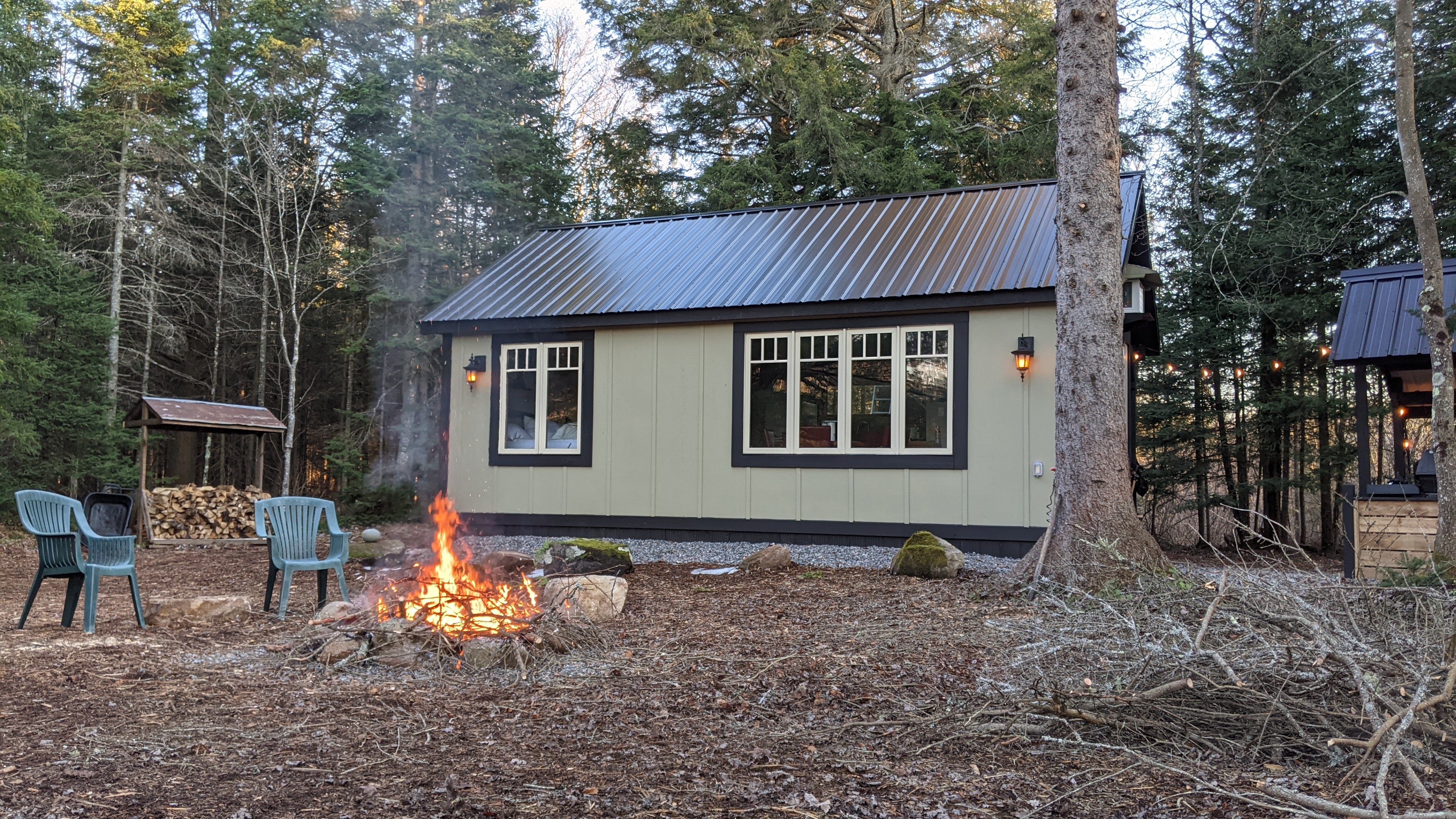 Cabin 2 on the Muskoka River. Firewood included !