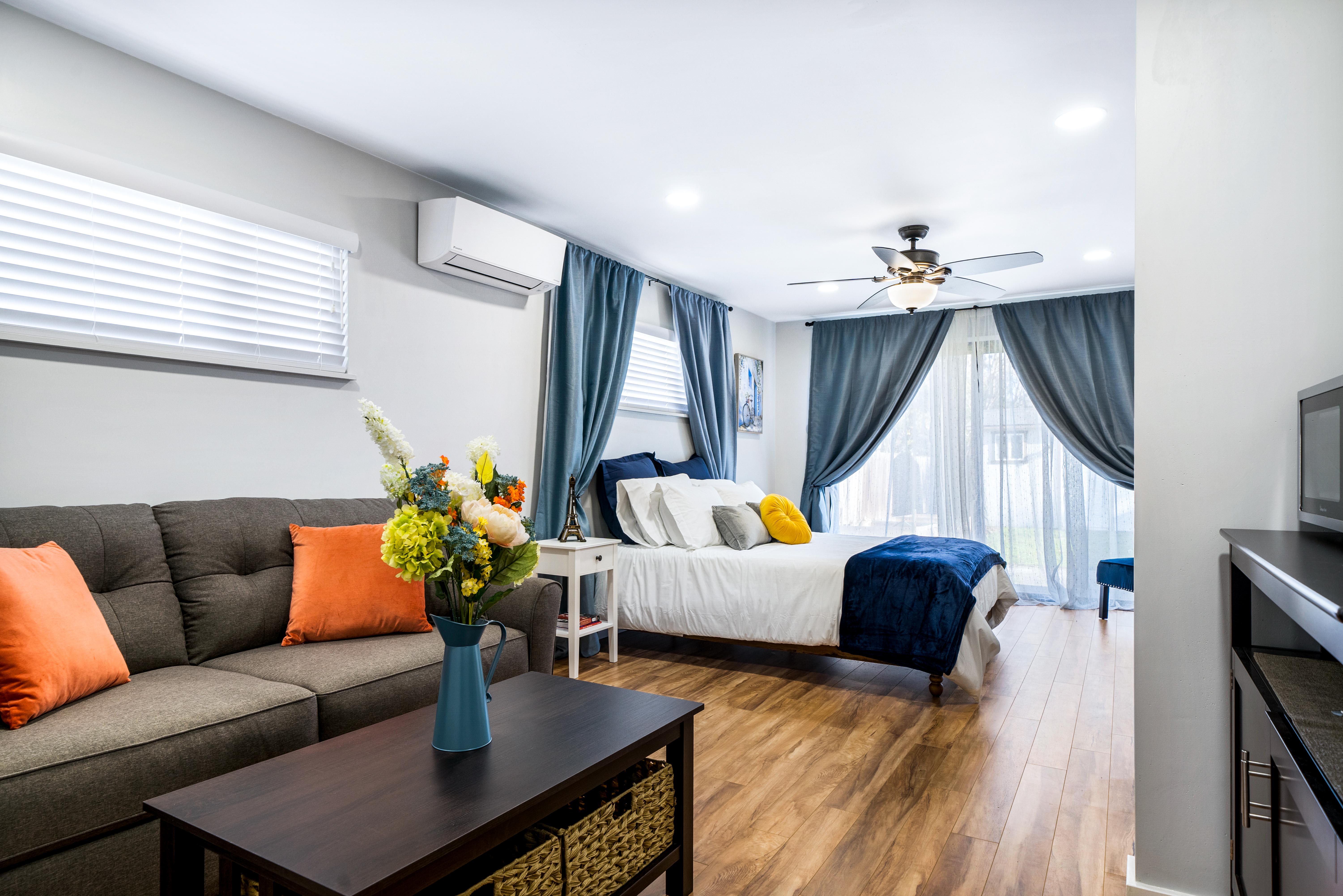 Newly remodeled studio w/private entrance, 2 beds