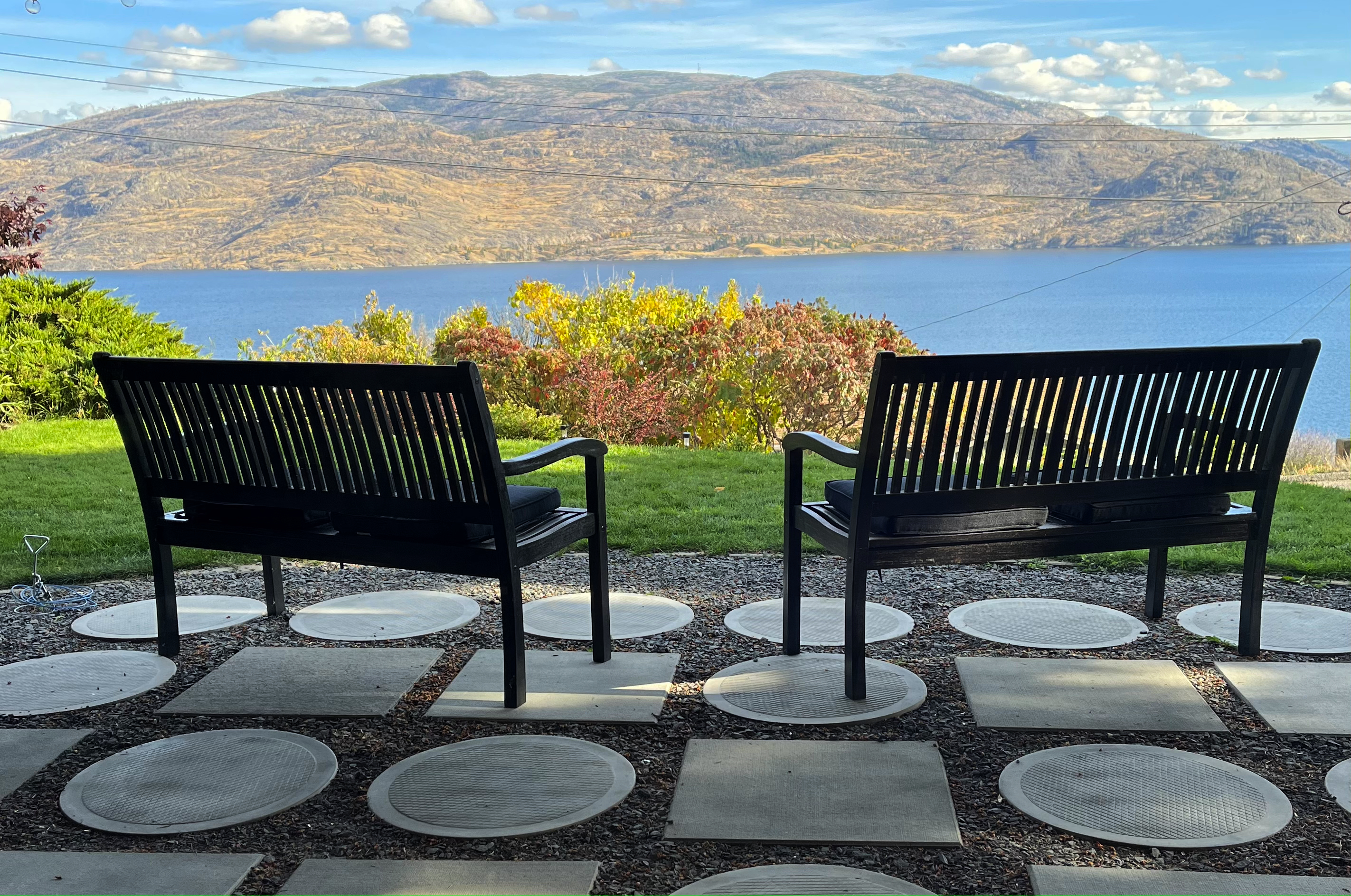 Cozy Lakeview Retreat 2-bedroom-Pet Friendly-EV