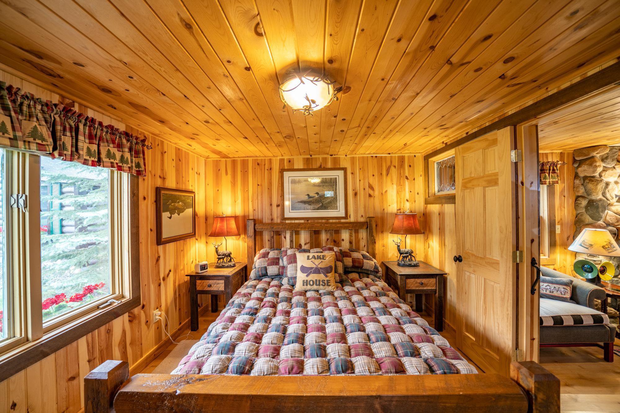 Relax and have fun on beautiful Serpent Lake! Cabins for Rent in