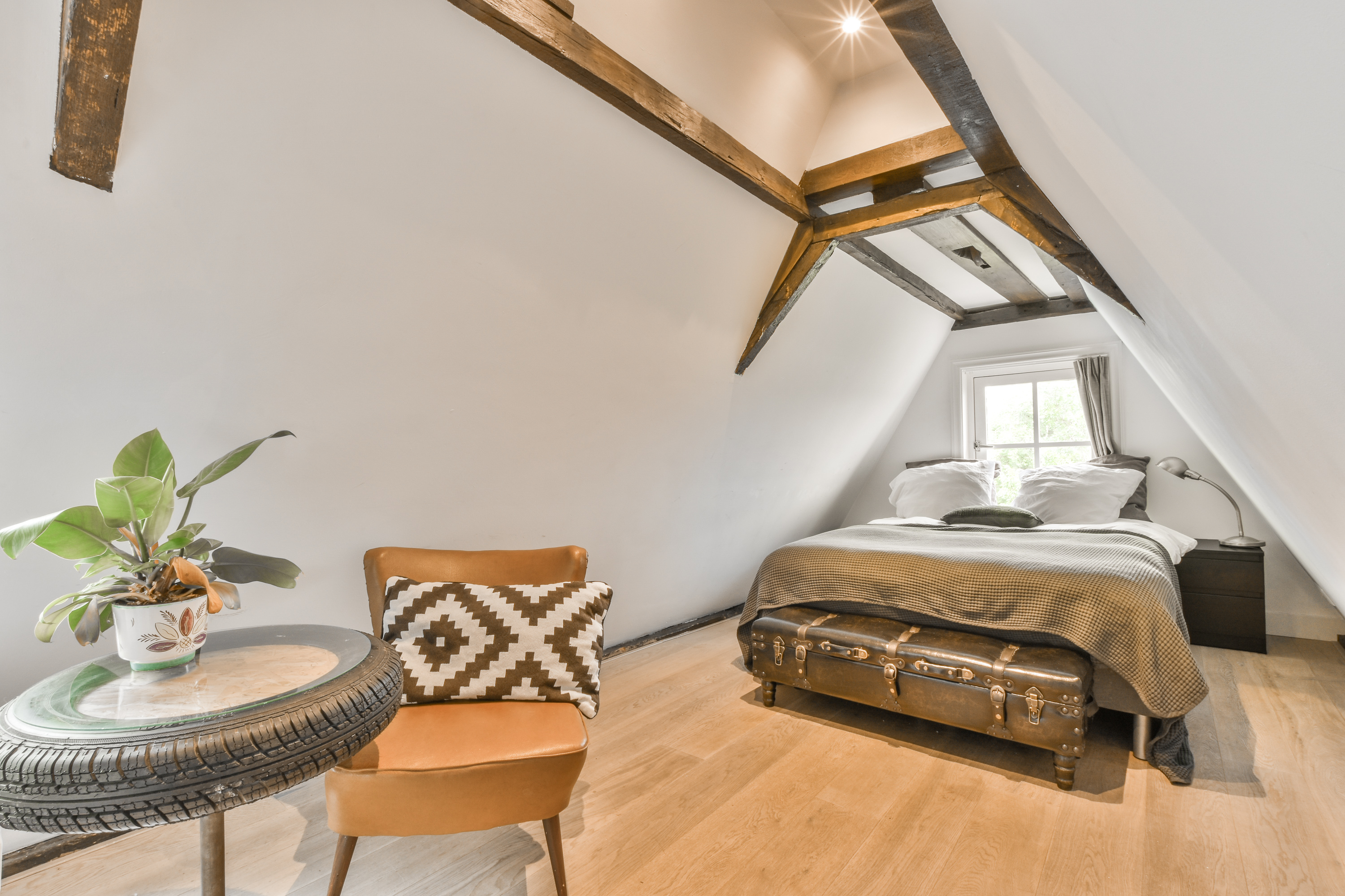 Anno 1604 Tiny Attic Room with Canal View — Amsterdam stay