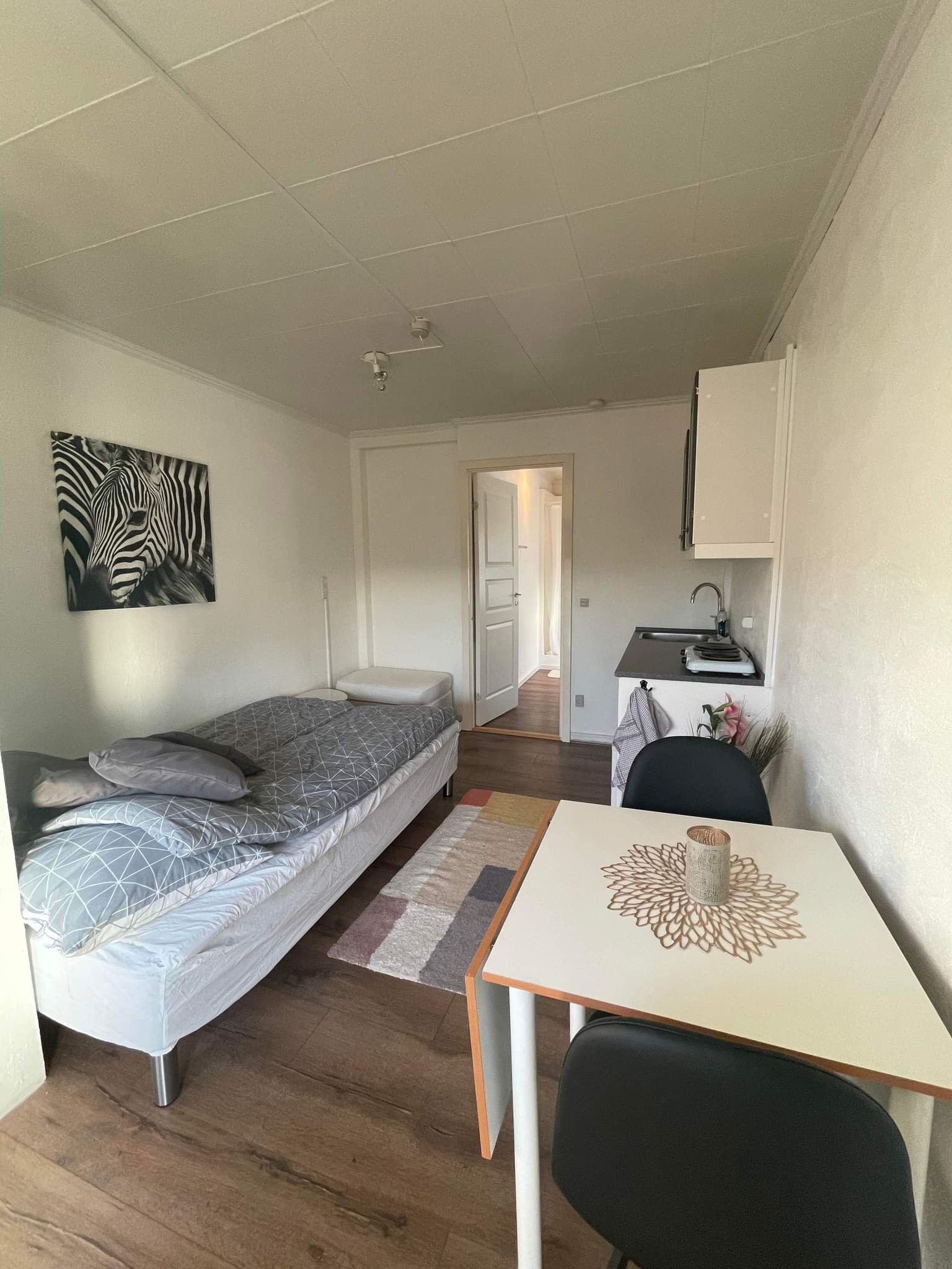 Lovely apartment with free parking on-site