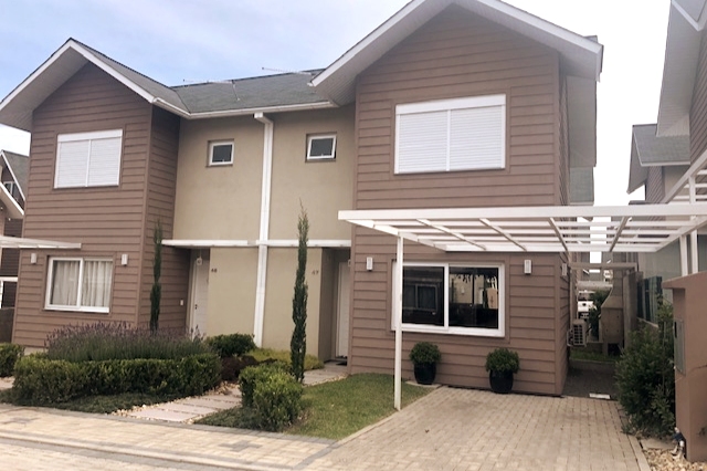 Beautiful house in a condominium. Canela /RS.