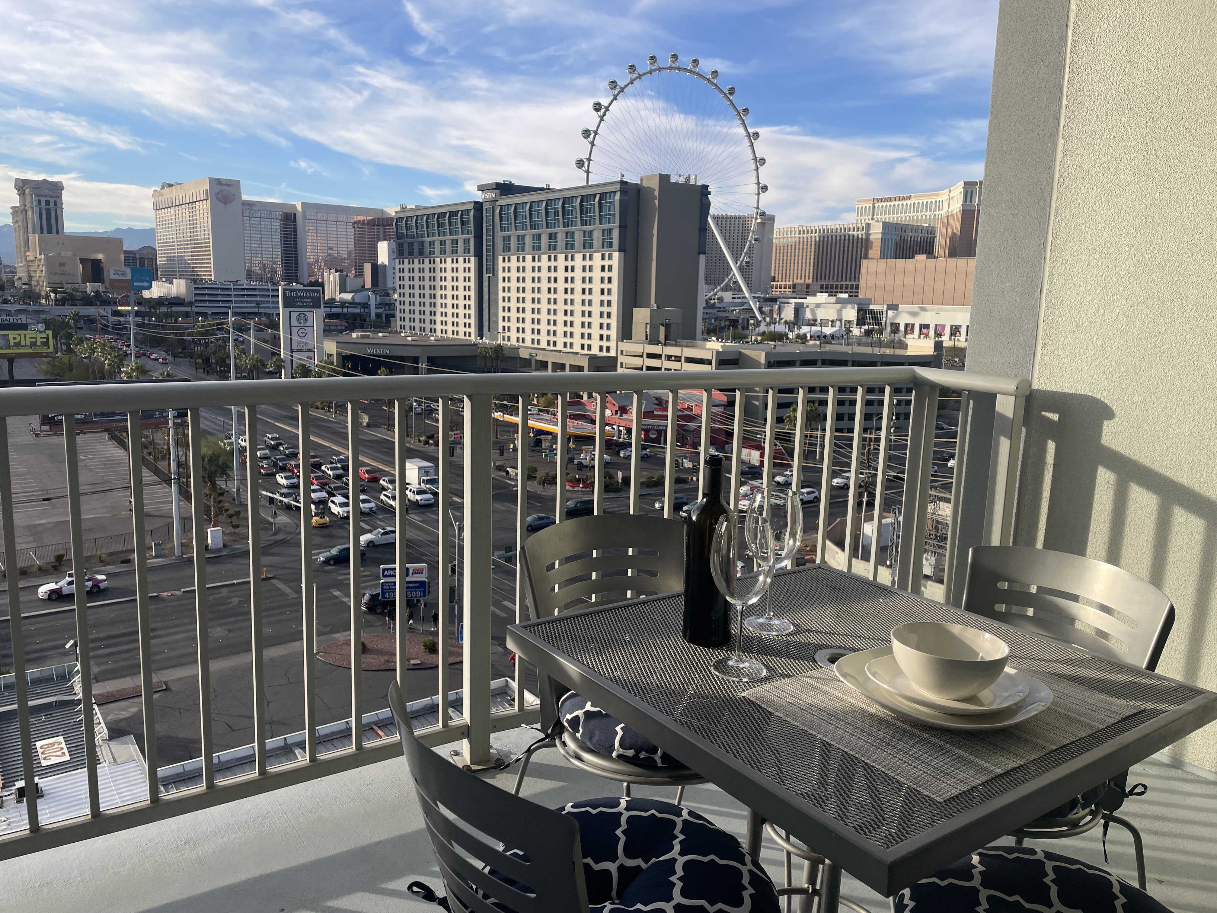 BEST LOCATION ENTIRE STRIP VIEWS PLATINUM HOTEL Apartments