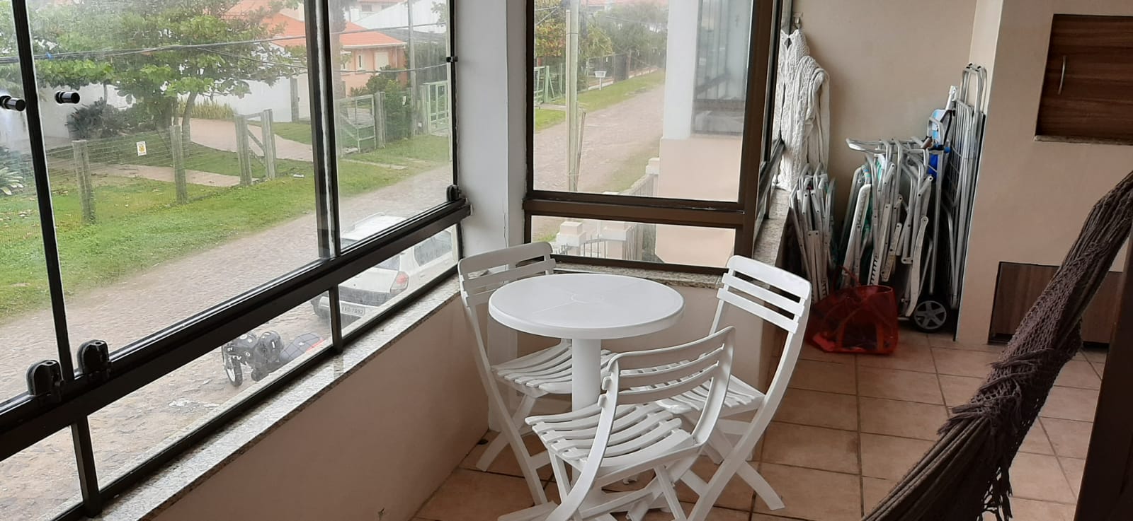 Apartment 1 block from the sea