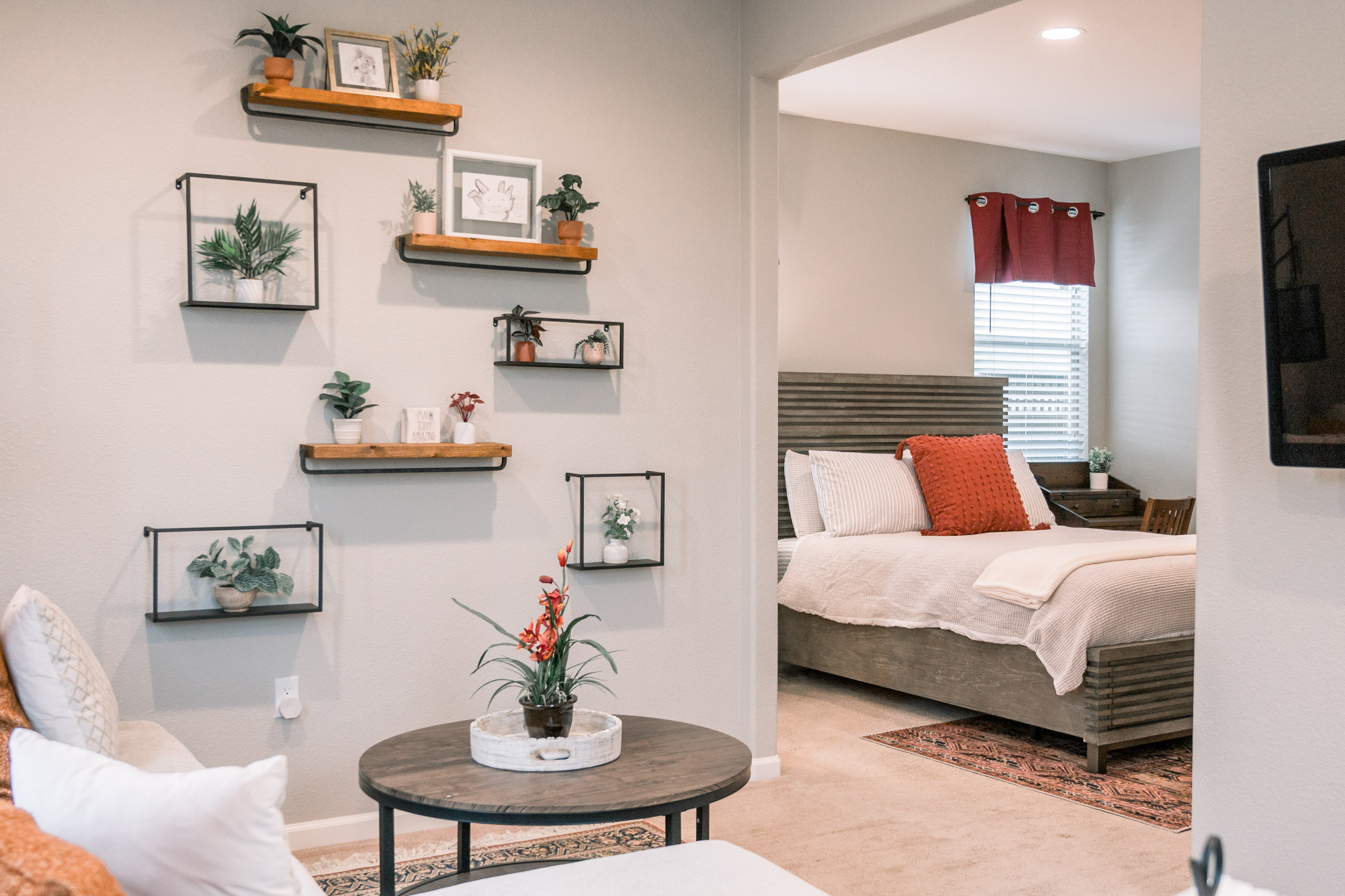 STUDIO SUITE w/private entrance - Central Valley