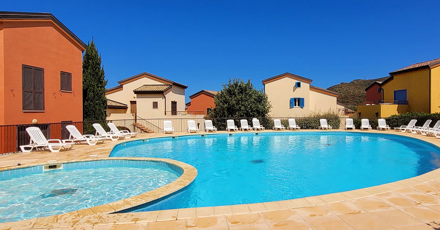 Duplex T3 4/6 pers. with swimming pool and beach 500m away