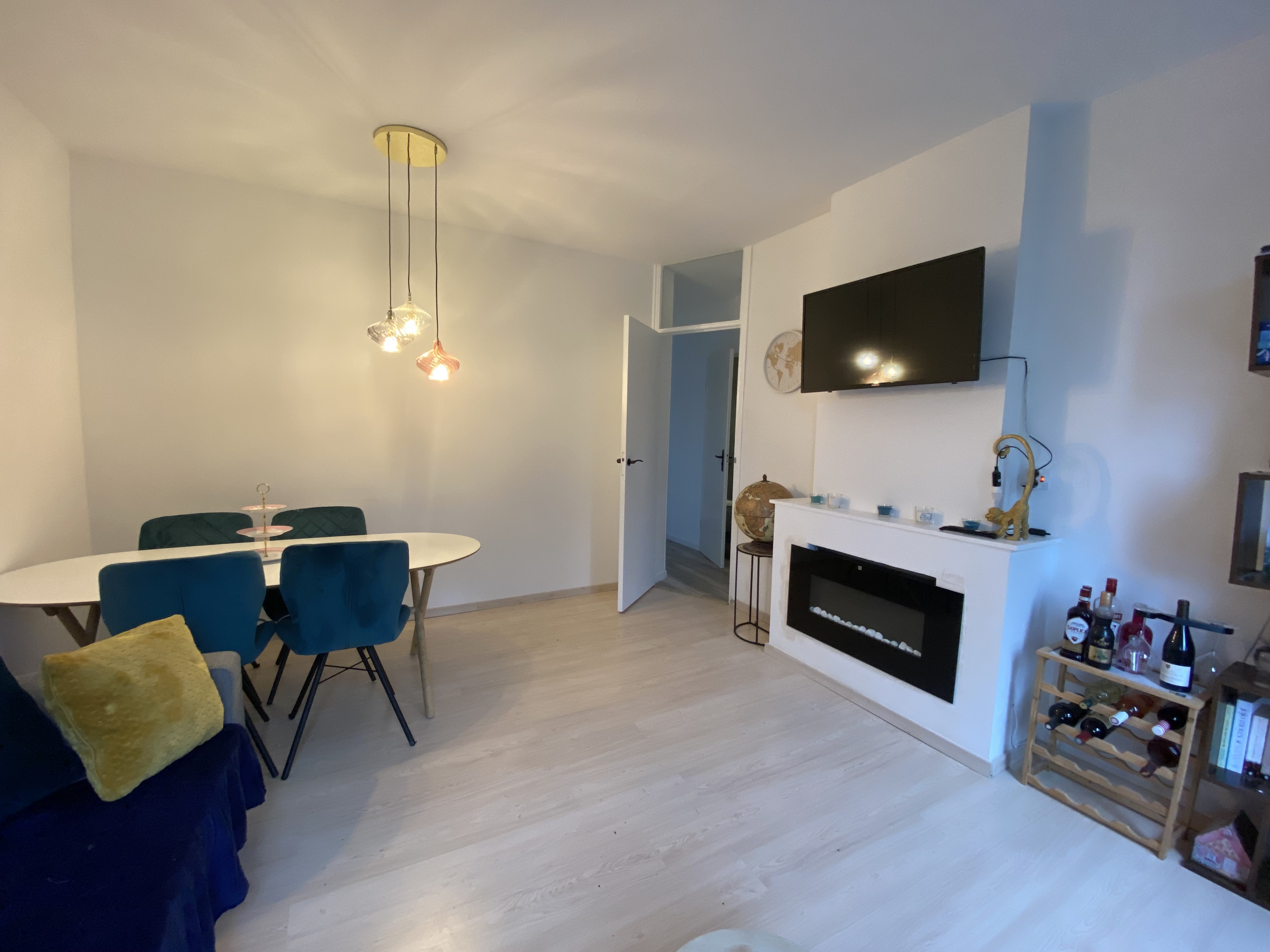 Comfortable 2-bedroom apartment with balcony โ Amsterdam stay