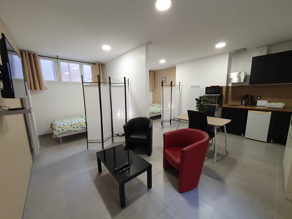 Nice studio 2 functional beds, in the center