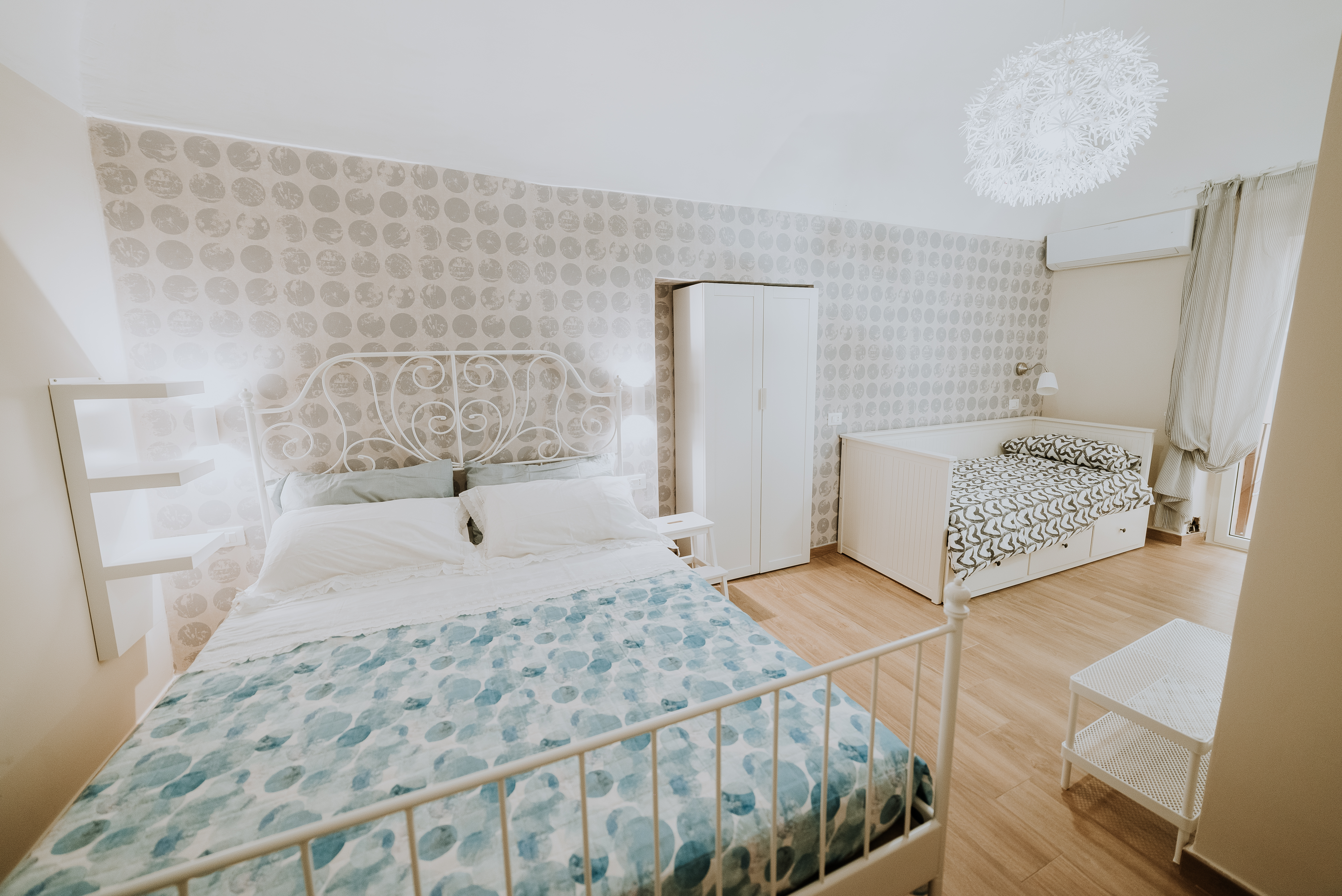 Triple/quadruple room with private bathroom