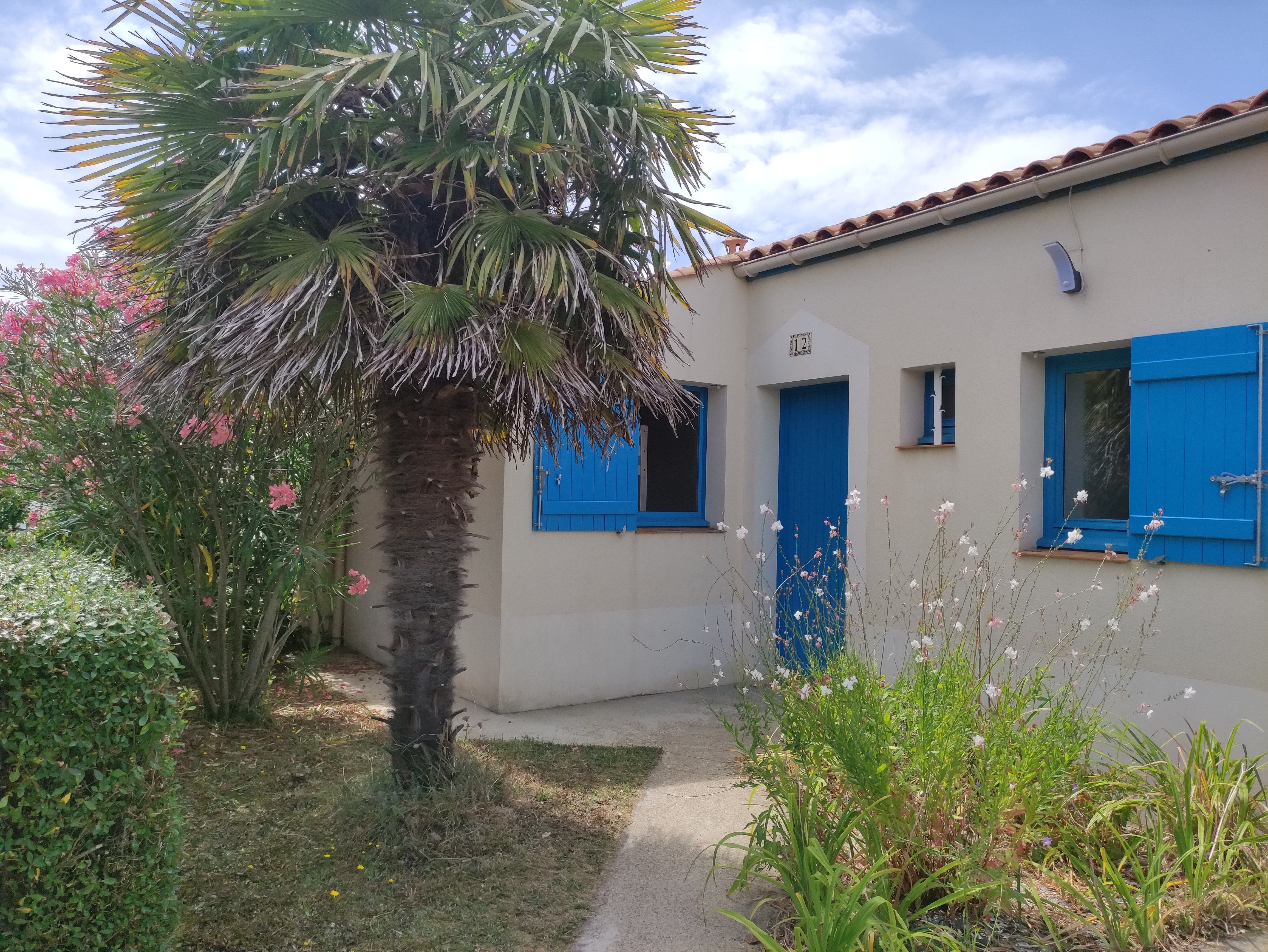House 3* 600m beach and center