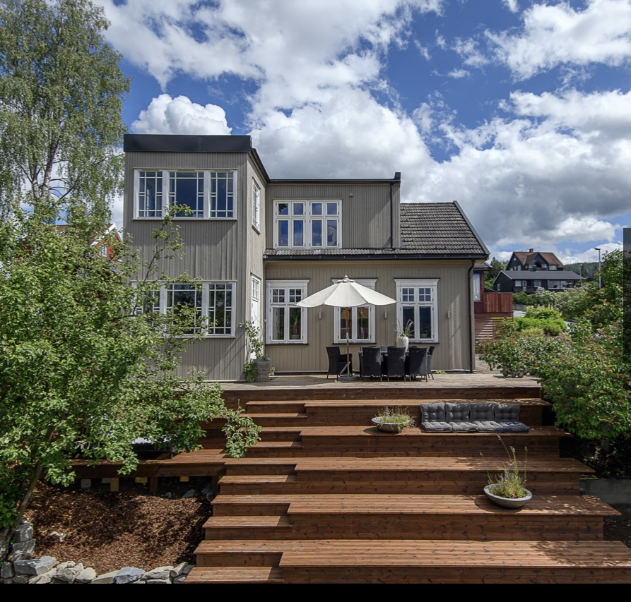Exquisite villa with free parking for two cars