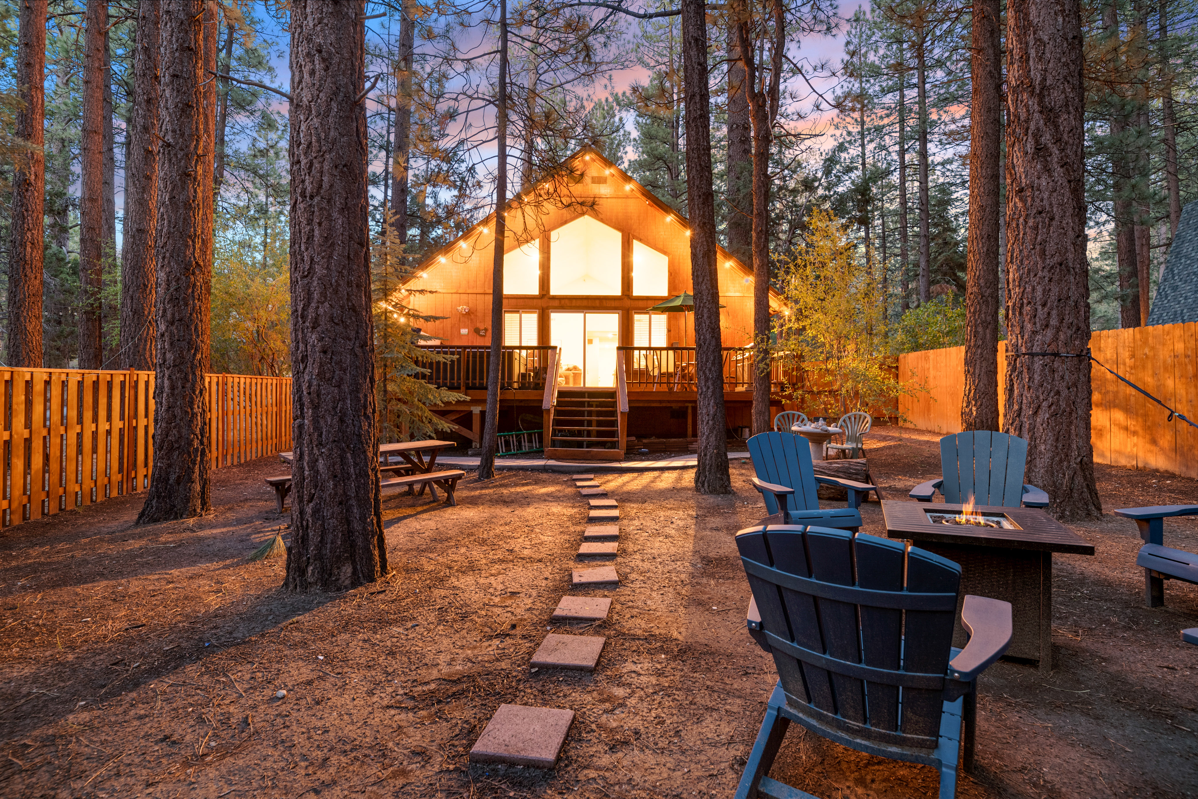 Bear Necessities:Spa & Family Friendly Fenced Yard