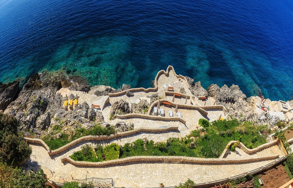 Dream Apartment II with private beach & pool