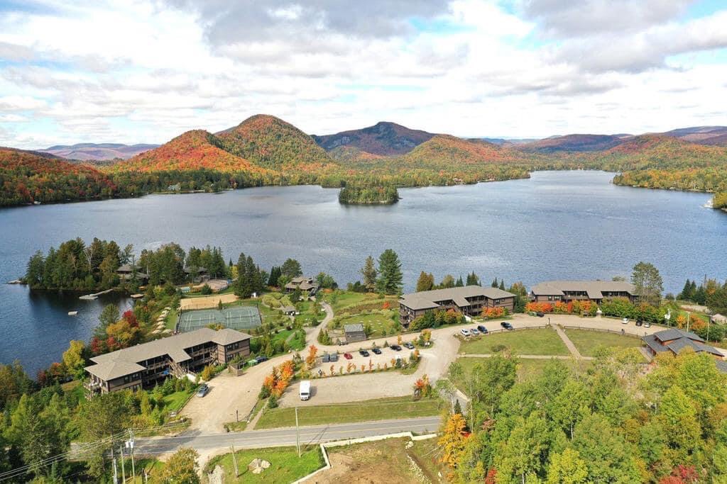 Condo on lac Supérieur near MontTremblant Airbnb