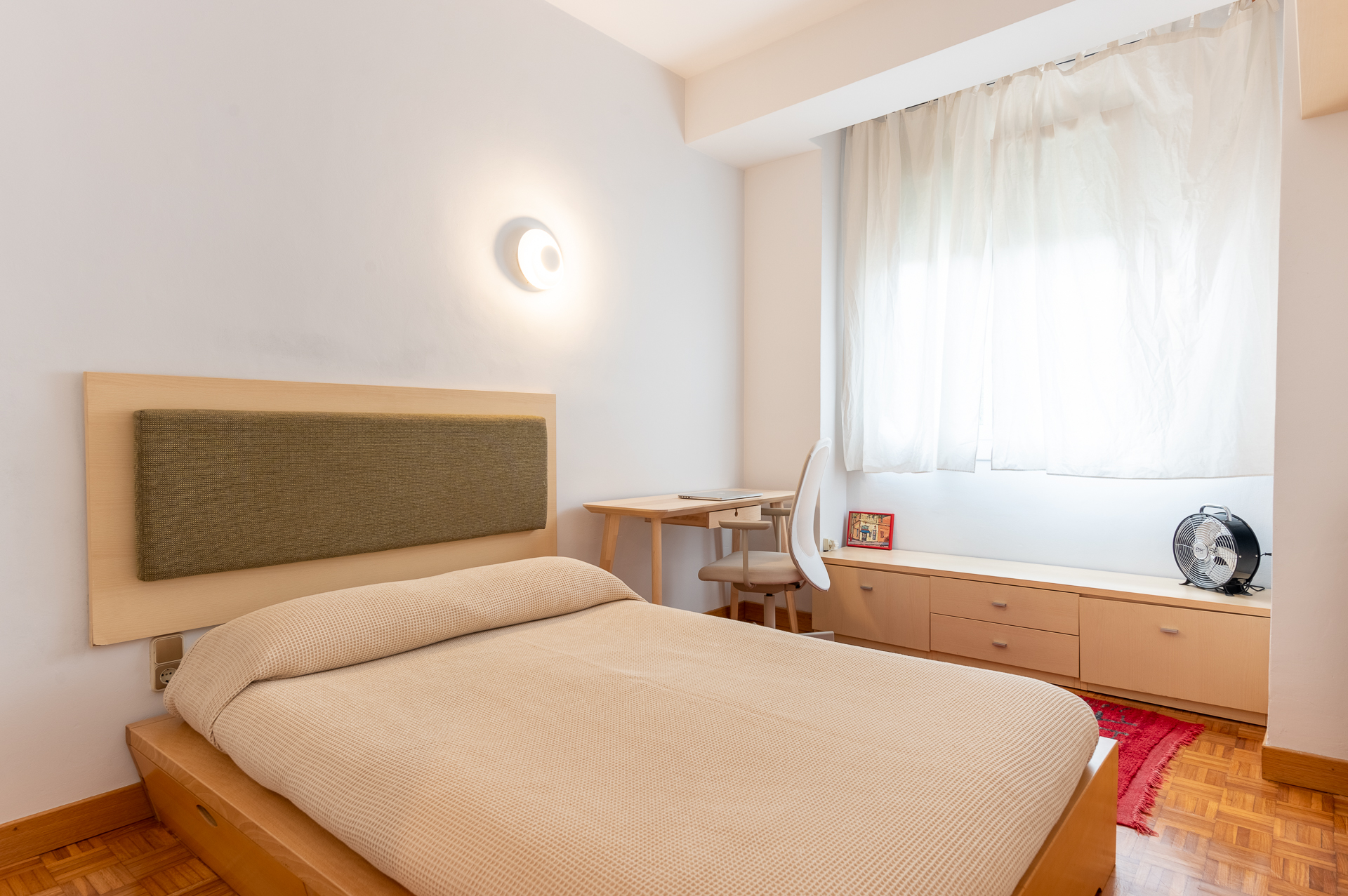 Suite, bathroom & workspace Near Sagrada Familia! in el Baix Guinardó, Barcelona