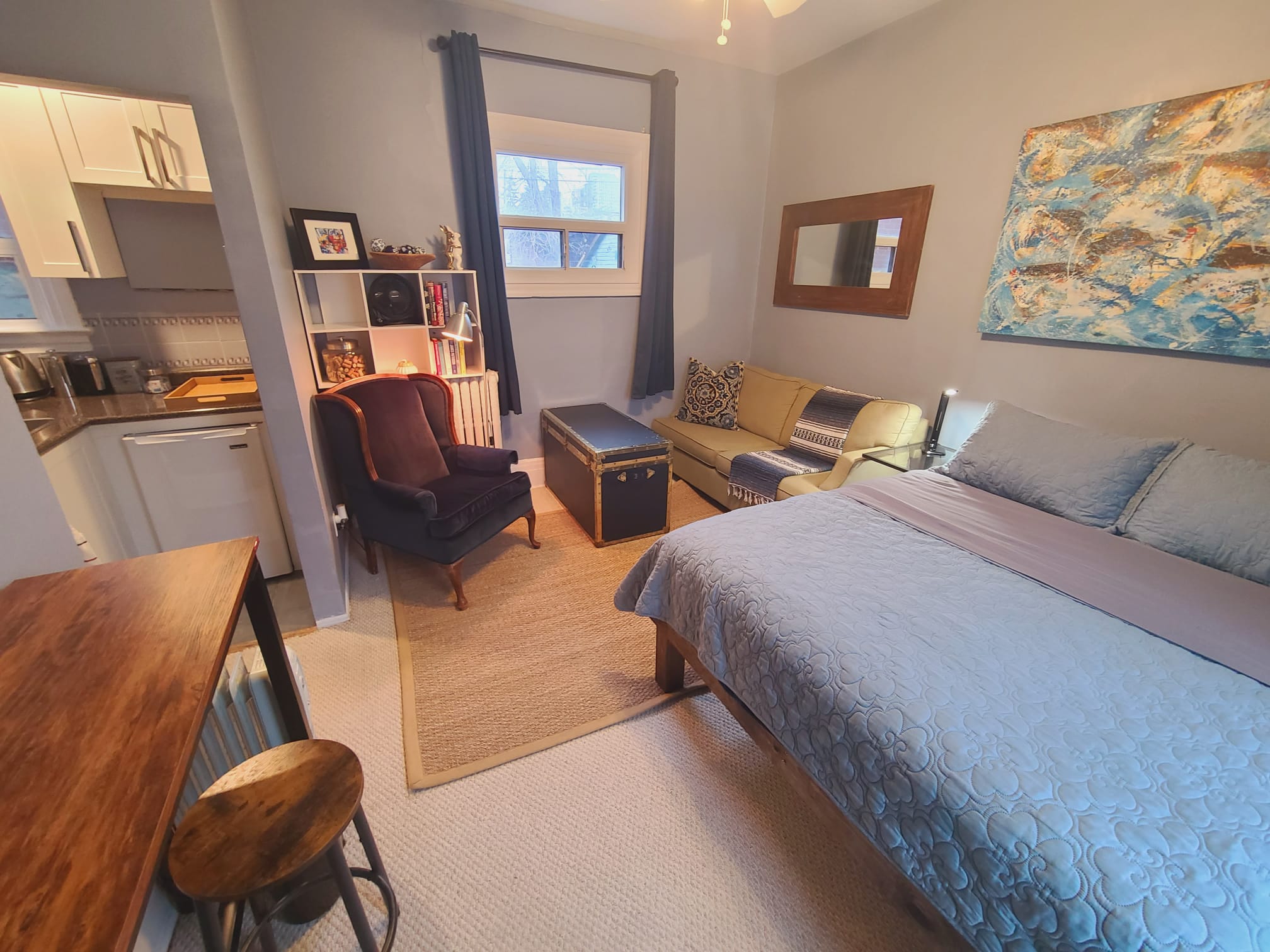Cozy, private, downtown studio in Little Italy.