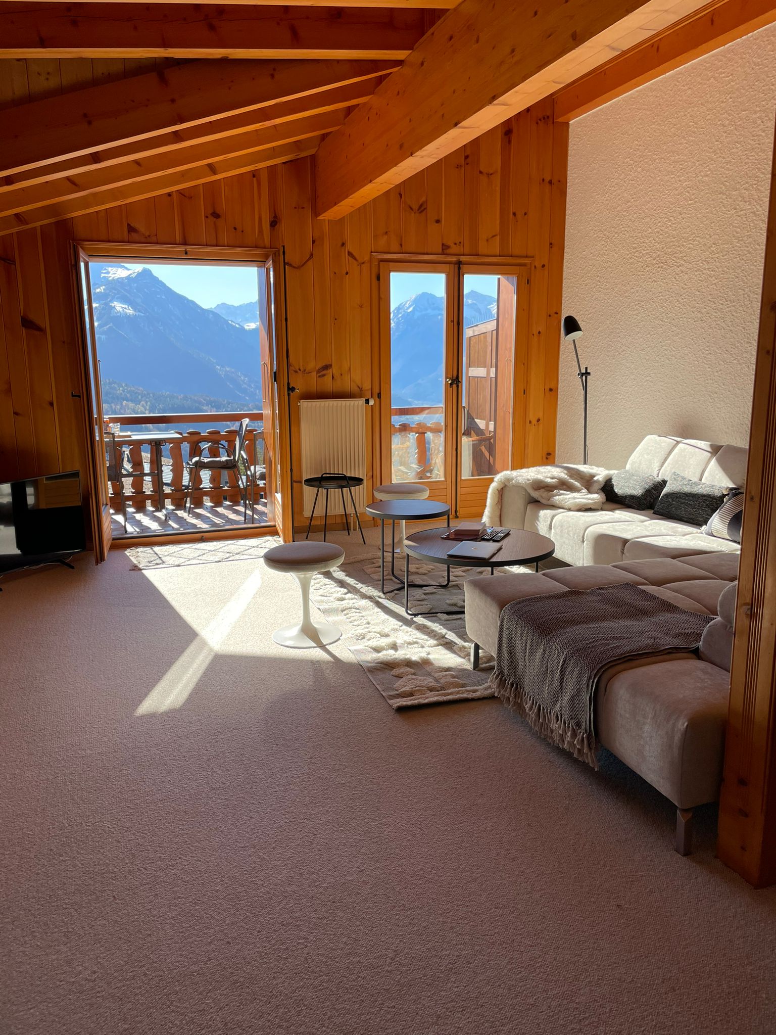Apartment 3 Bedrooms, quiet and cozy, beautiful view!