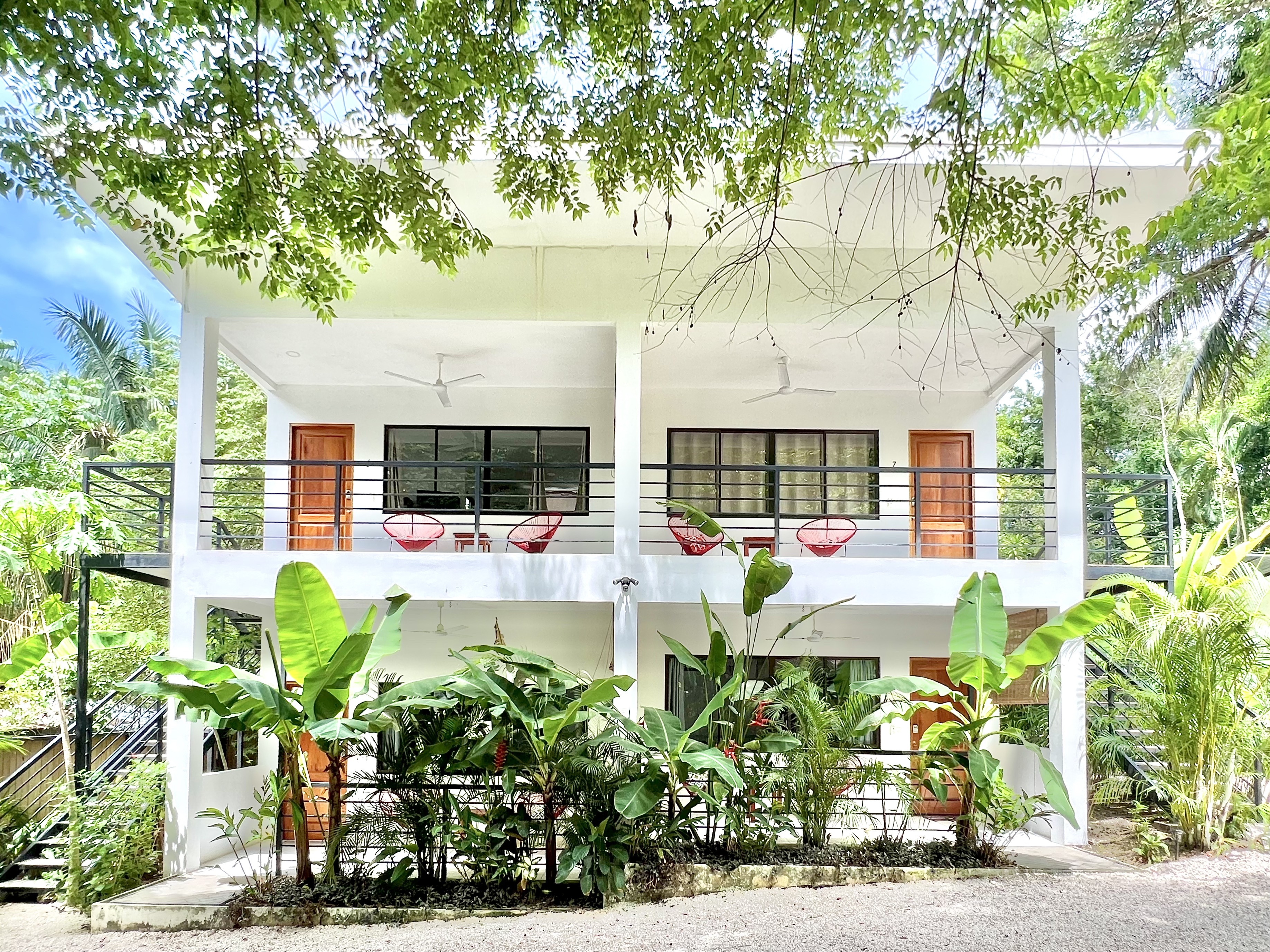 Spacious studio 5 min walk to beach