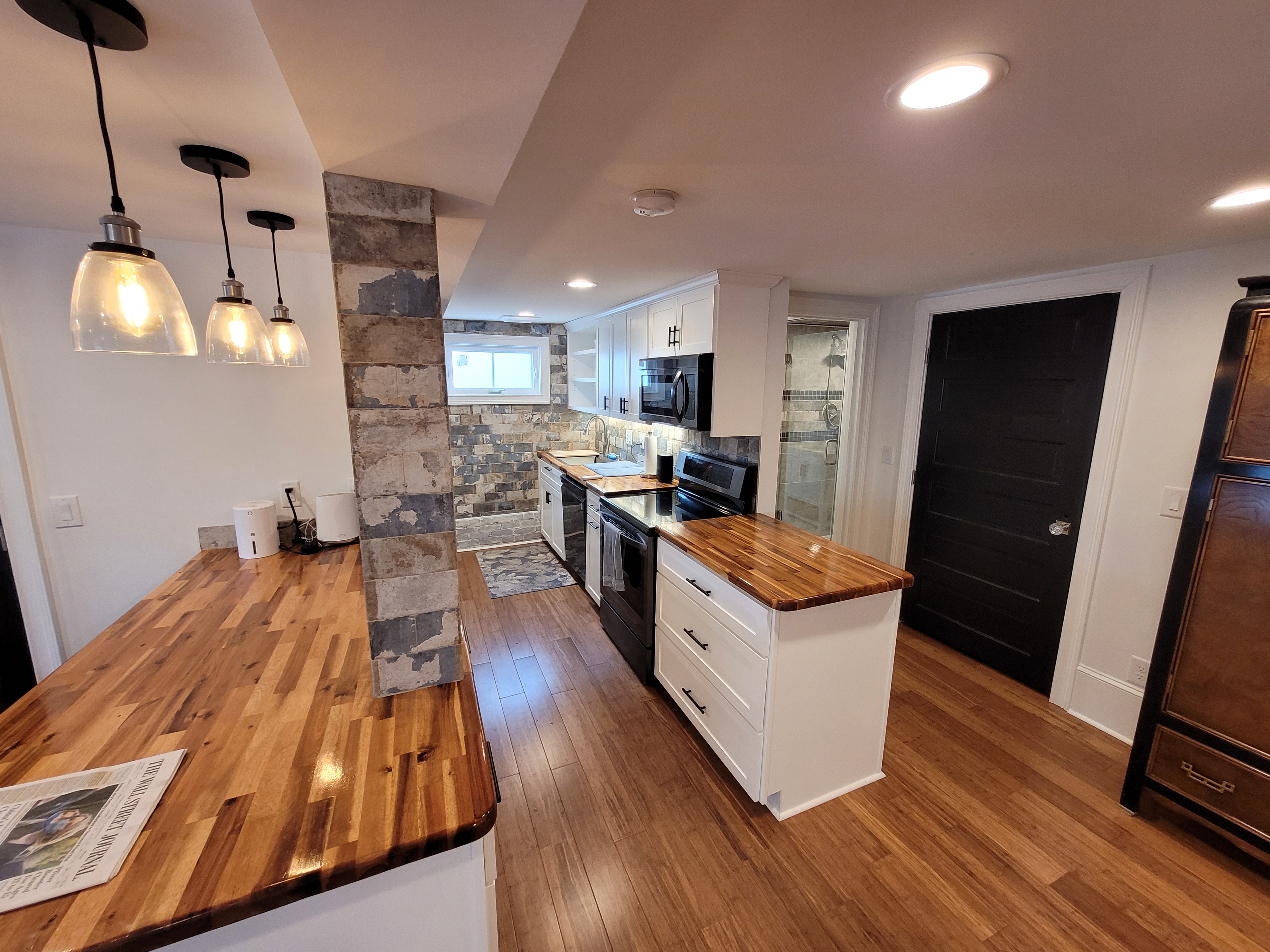 Newly Renovated 1 Bedroom Open Concept Apartment