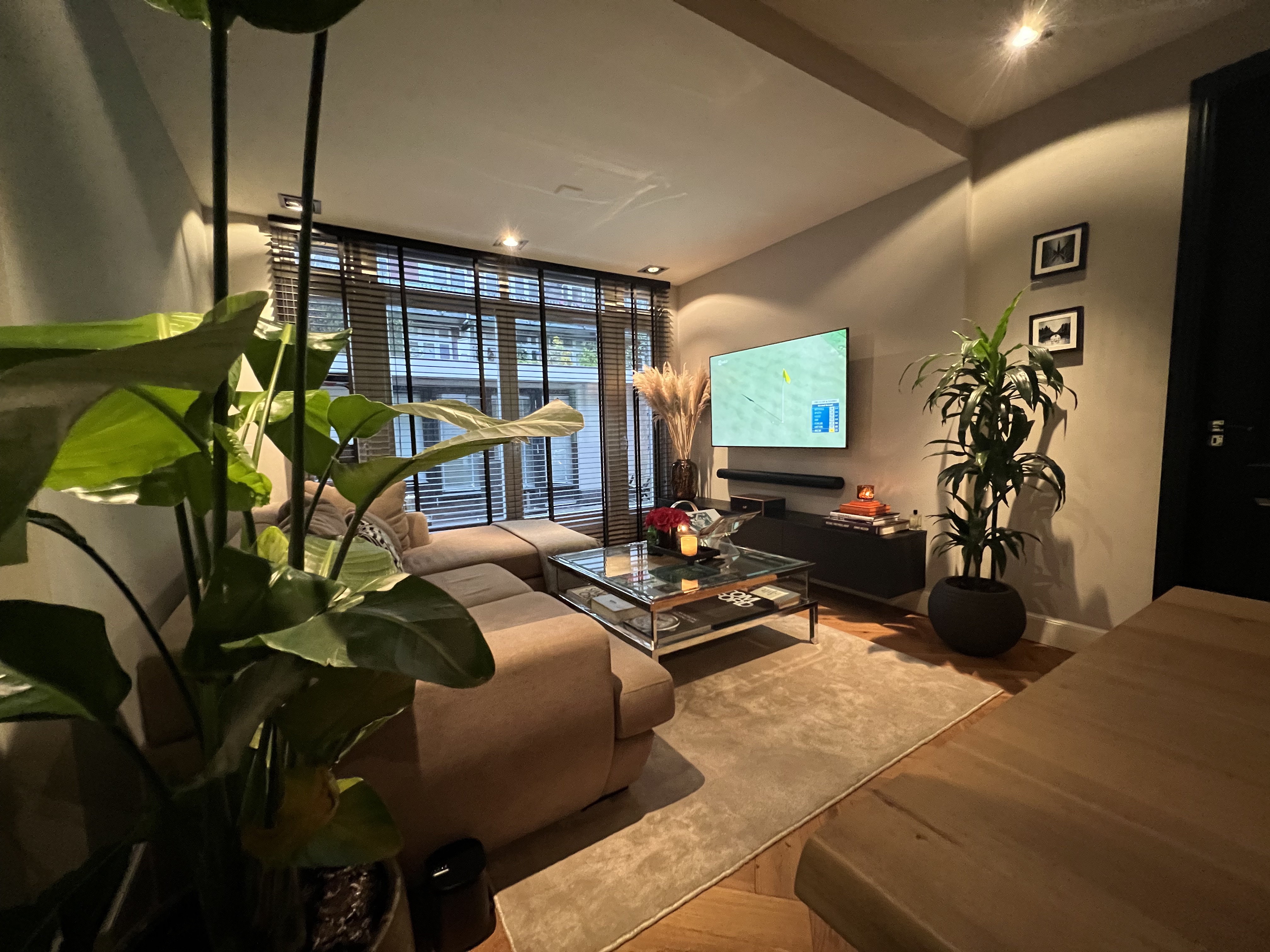 Stylish modern two bedroom ground floor apartment โ Amsterdam stay