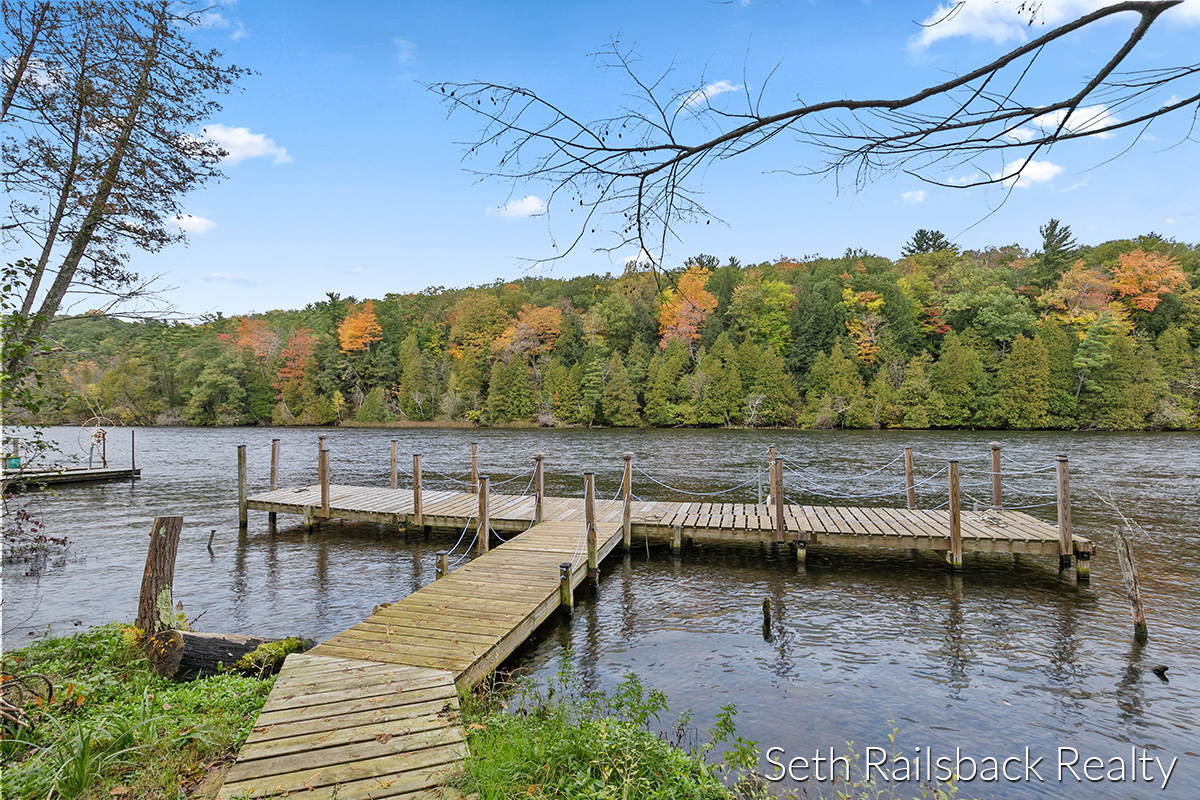 River Front Home with a shared Island! Houses for Rent in Newaygo