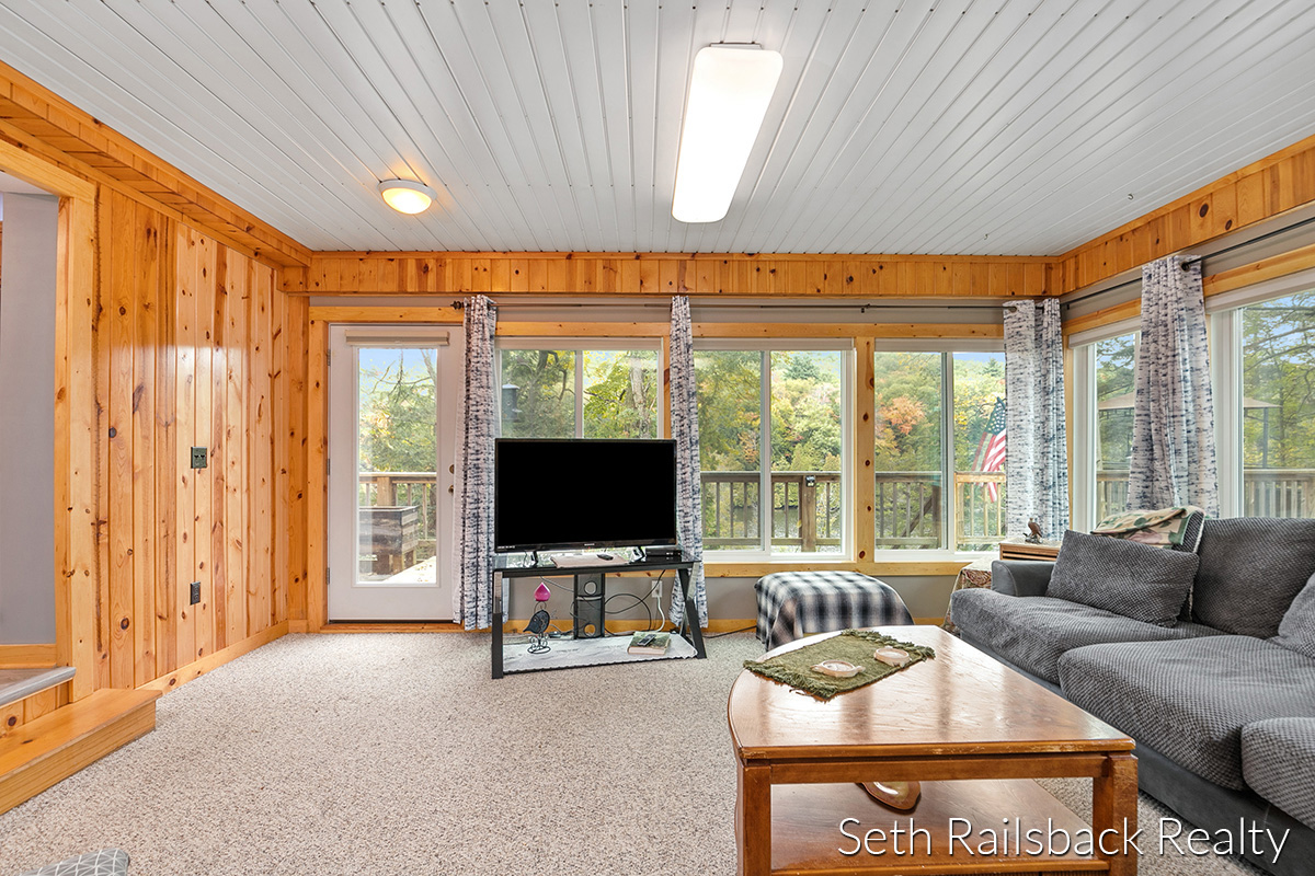 River Front Home with a shared Island! Houses for Rent in Newaygo