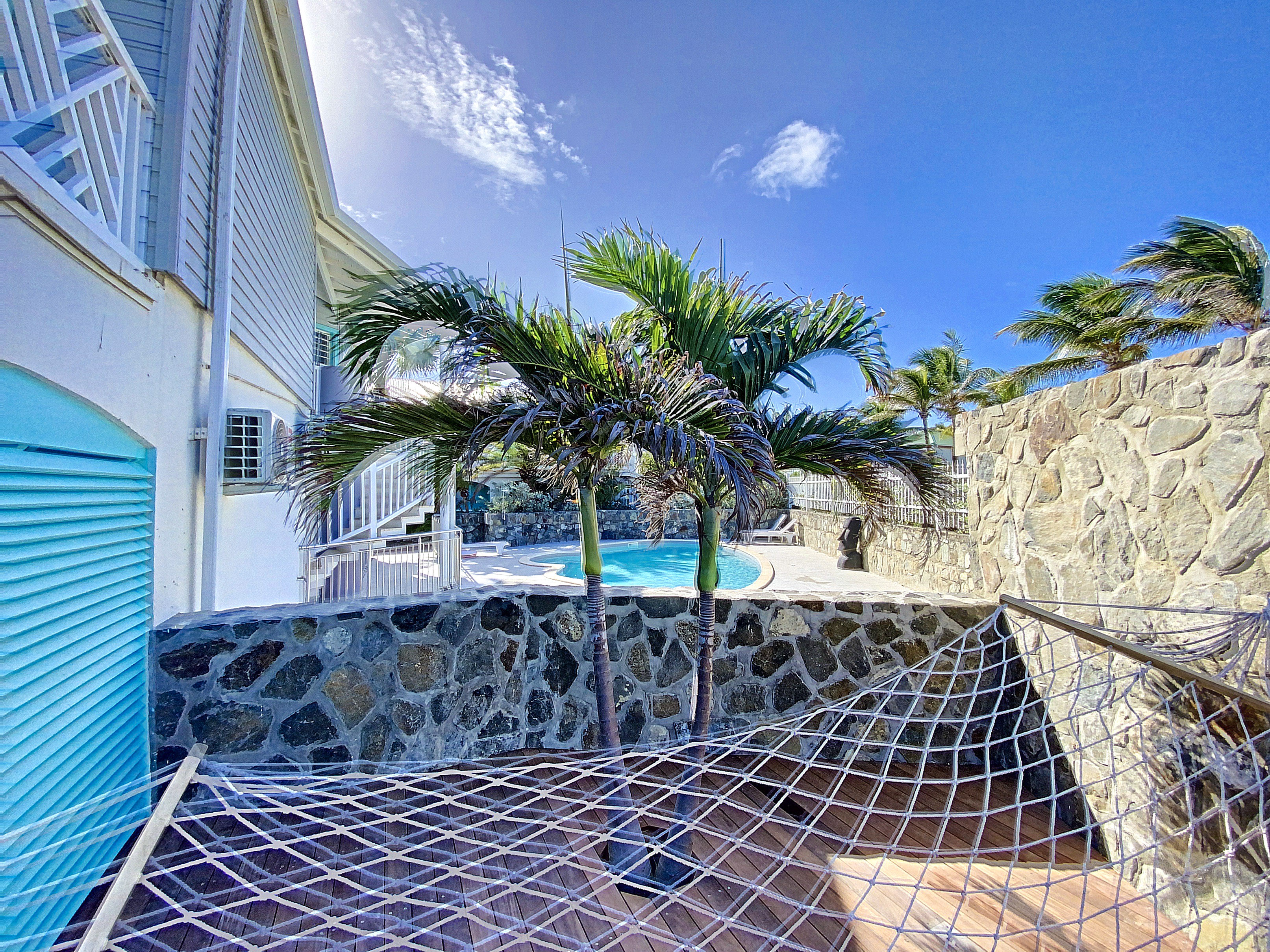 Princess Blue, on Orient Bay Beach, pool