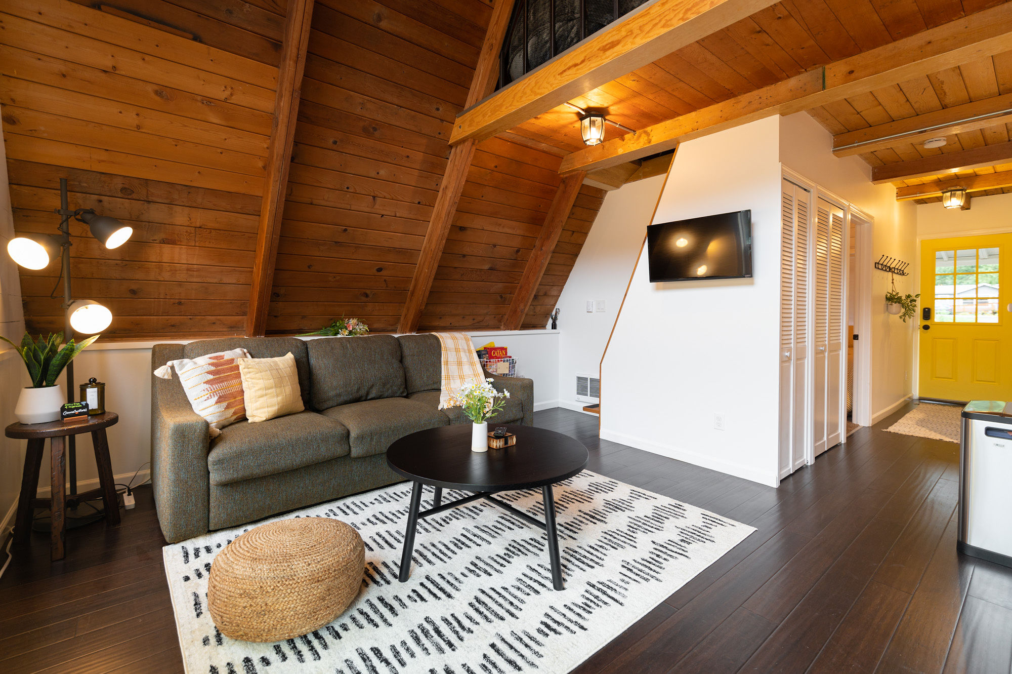 DaisyWander Riverfront AFrame w/ Cedar Hot Tub Cabins for Rent in