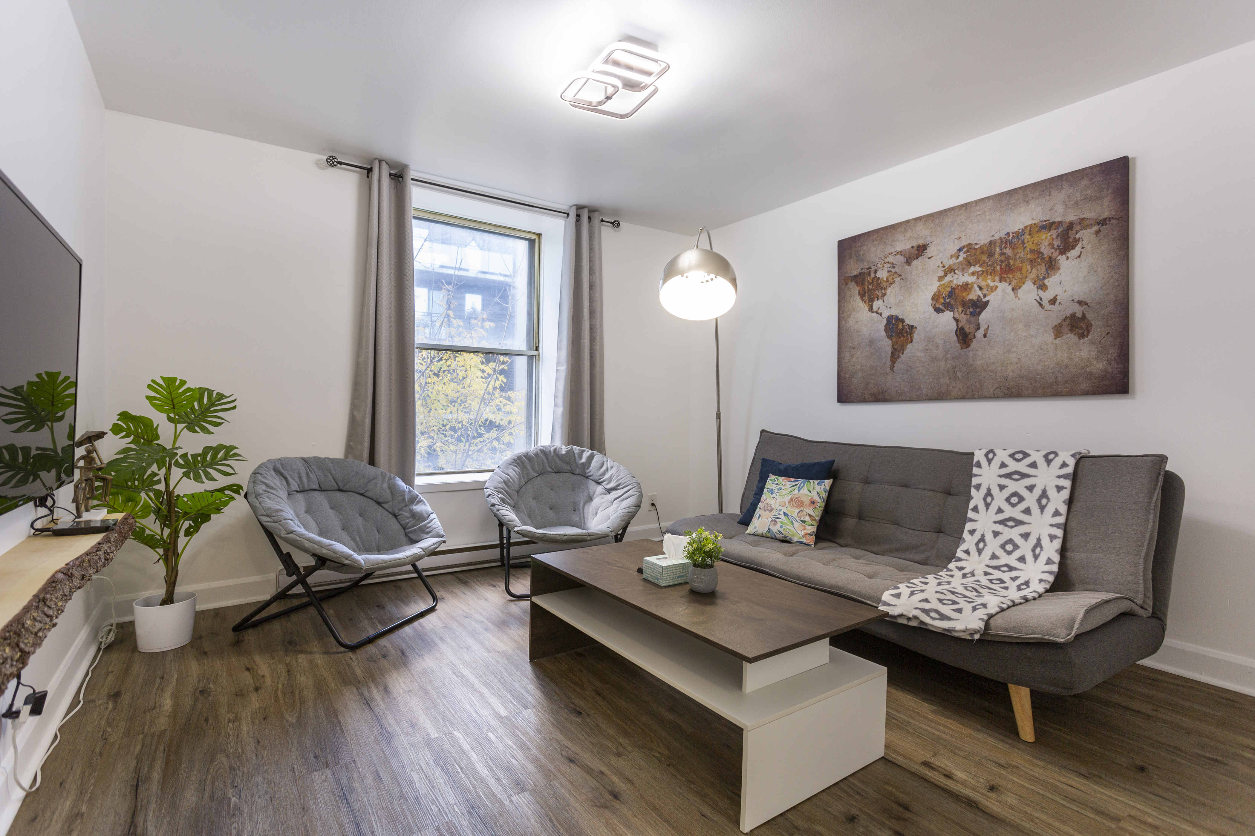 Stylish 1-Bedroom Condo in Downtown Close to Metro