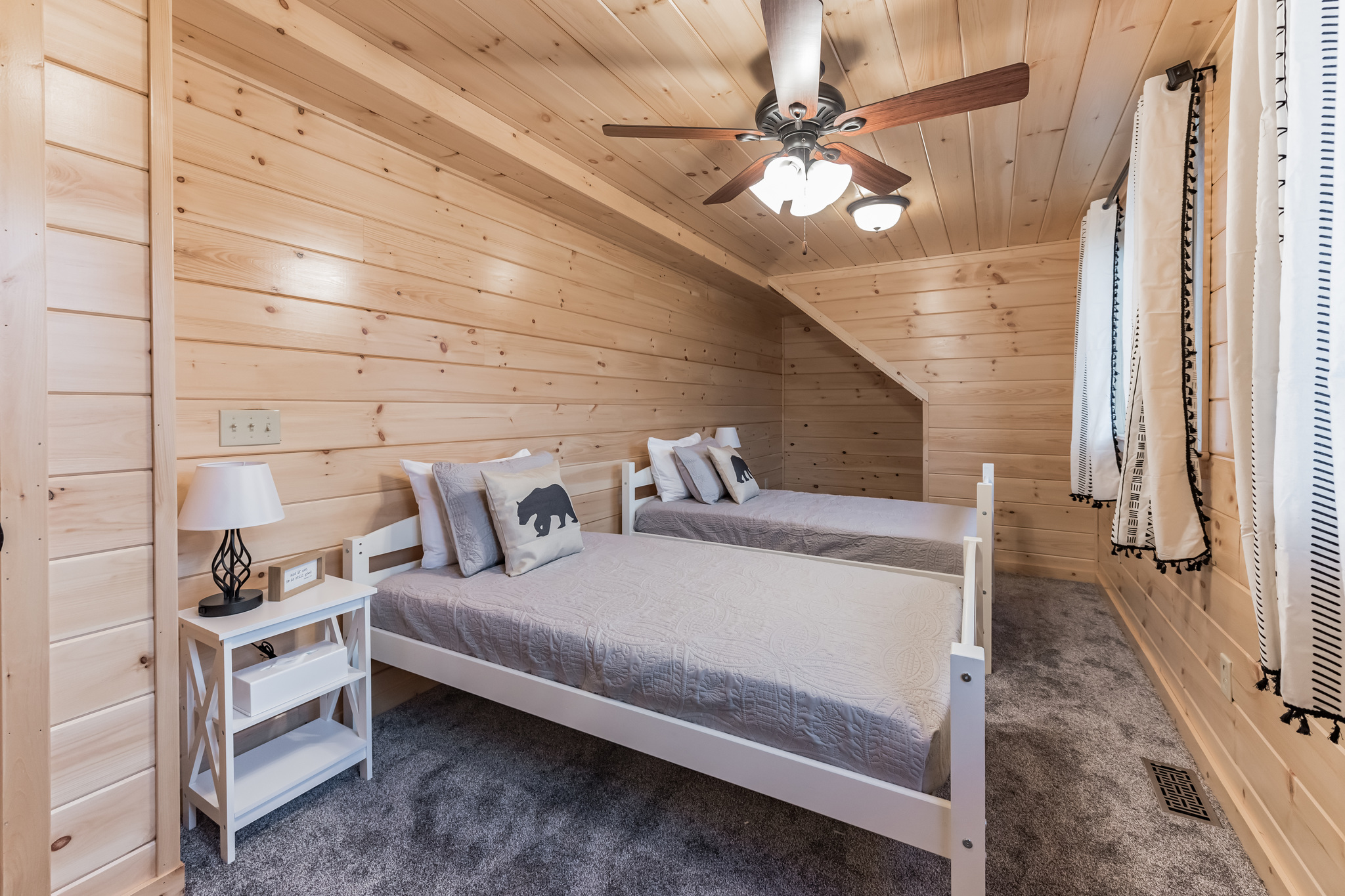 Whiteface Mtn Views * Adirondack Mountain * Hottub Cabins for Rent in