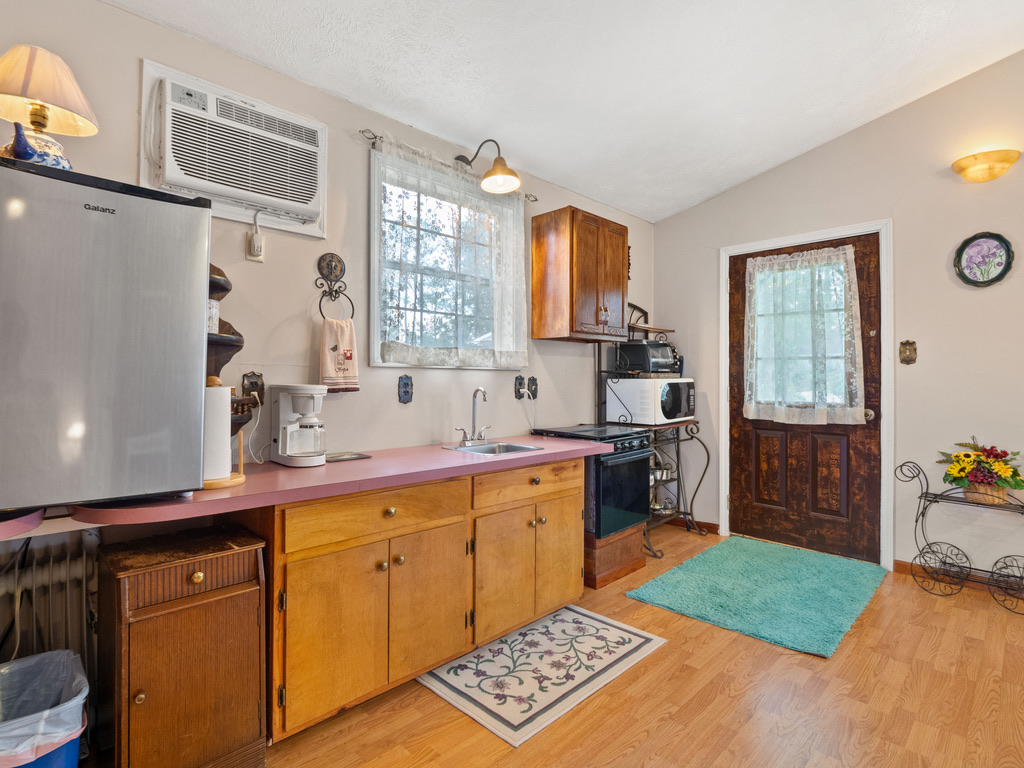 Blue Victorian Cottage 6 at Pleasant Hill Camp Cabins for Rent in