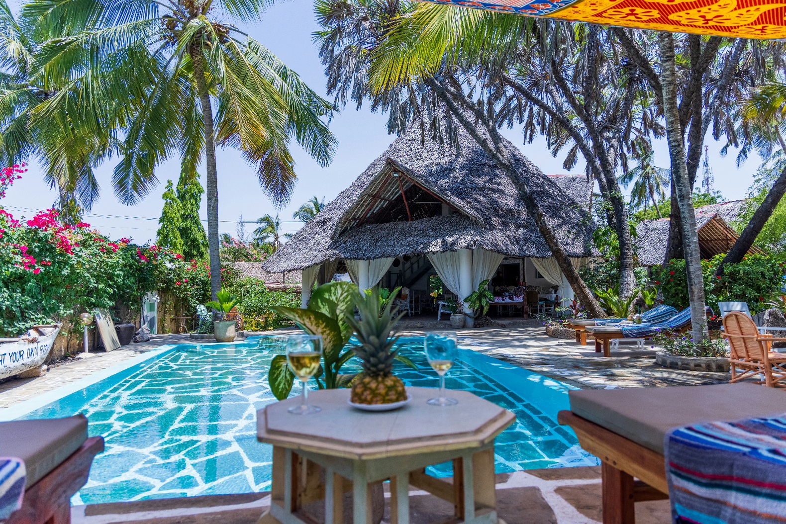 🌺BAYANA HOUSE🌺
4 BEDROOM SLEEPS 8 + CHEF