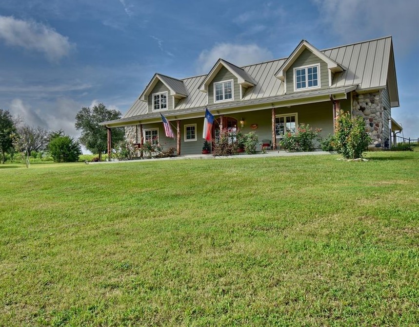 Relax at Your 5 Acre Farmhouse Retreat !